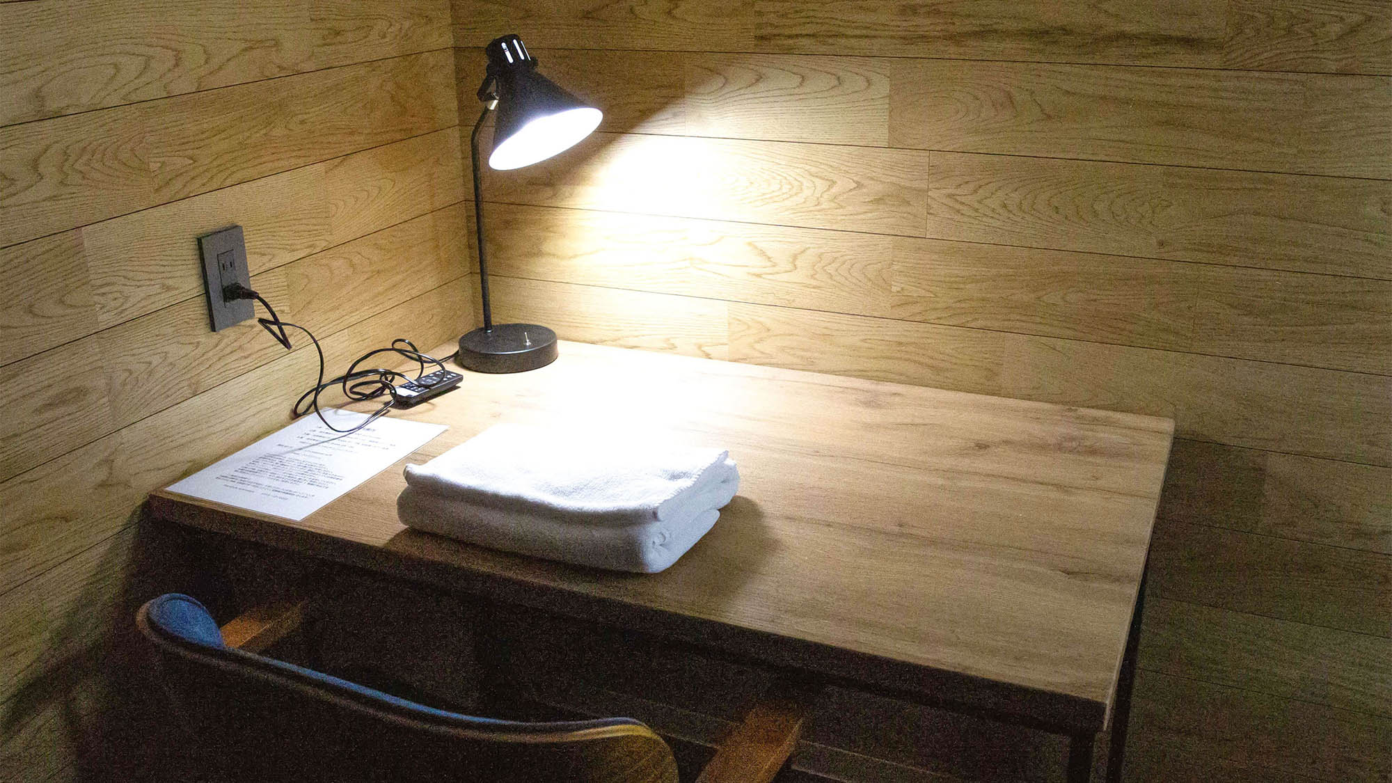 ・【女性専用デスク付メゾネット_3F】書斎のような落ち着き。快適なデスクでオンもオフも充実