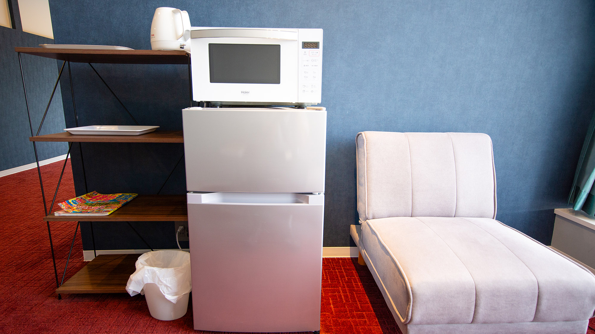 ・【3F共有スペース】ソファで寛ぎ、軽食もOK。女性専用フロアの共有スペースです