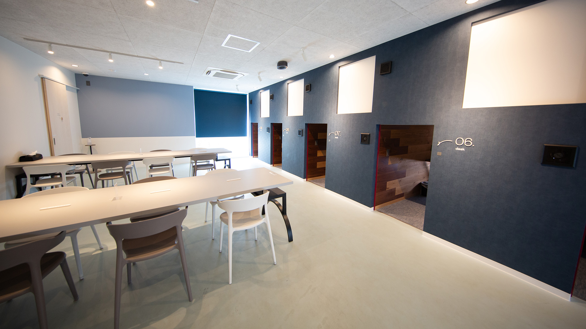 ・【4F共有スペース】研修や合宿に最適。柔軟なレイアウトの男女兼用コワーキングです