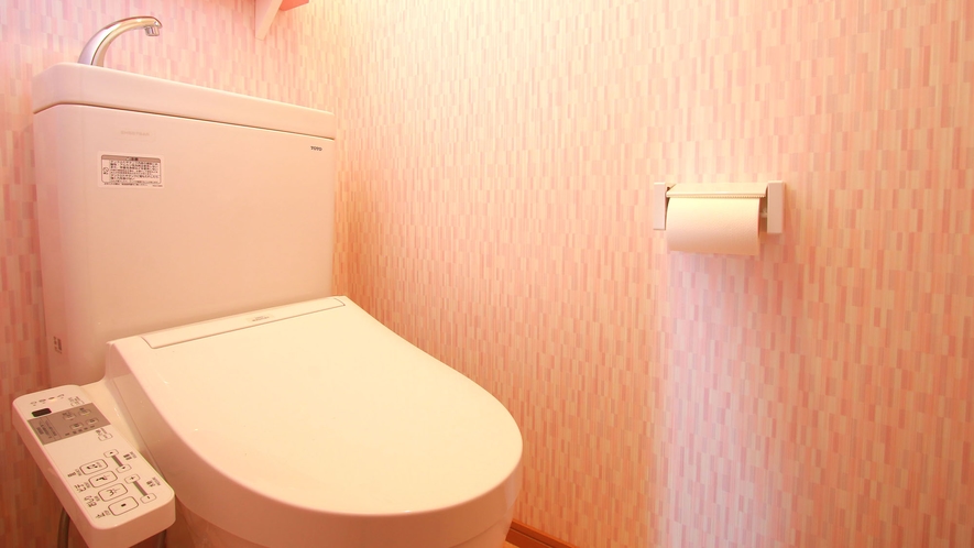 【女子トイレ】女子トイレは洗浄機付きです。