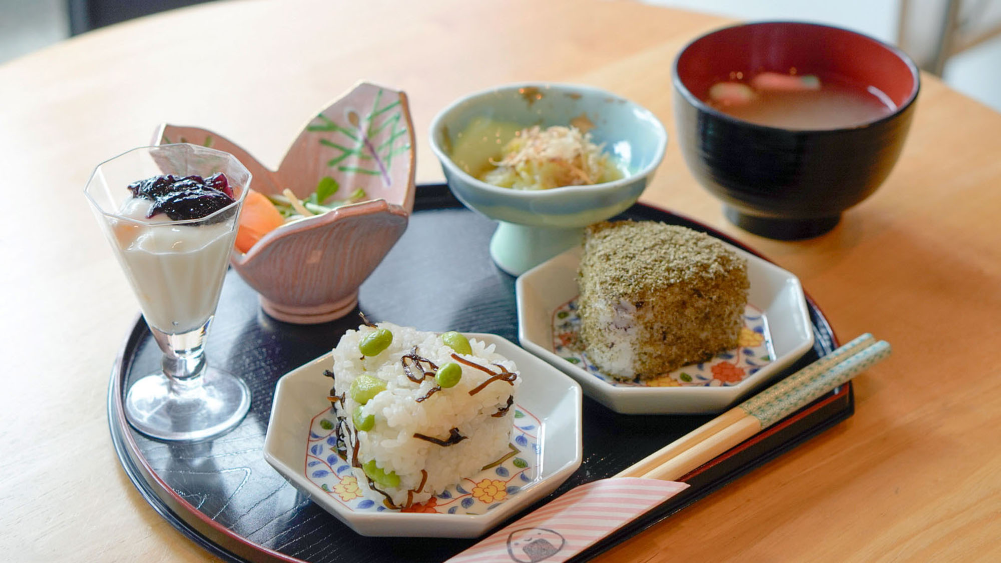 【ご朝食‐MANALANI Cafe】朝から笑顔ほころぶおにぎりモーニング