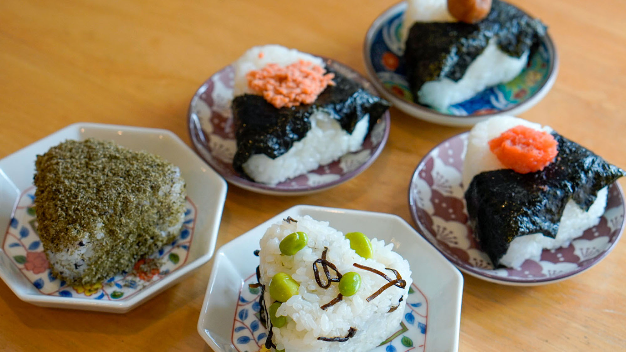 【ご朝食‐MANALANI Cafe】5つのおにぎりから2つをお選びいただけます