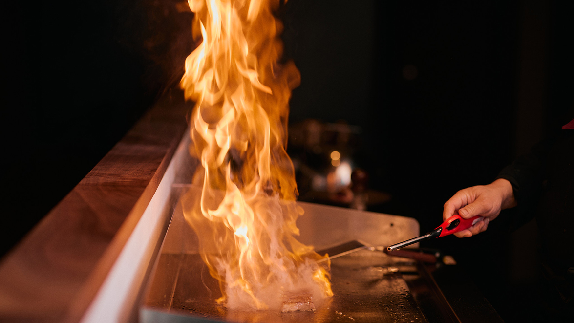 【夕食】メインは目の前で焼き上げる鉄板焼き　※イメージ