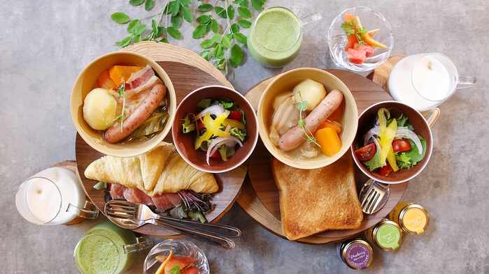 【放牧あか牛のすき焼き】肉のうまみがじゅわ〜っとお口に広がる♪至福のごちそうを部屋食で堪能（2食付）