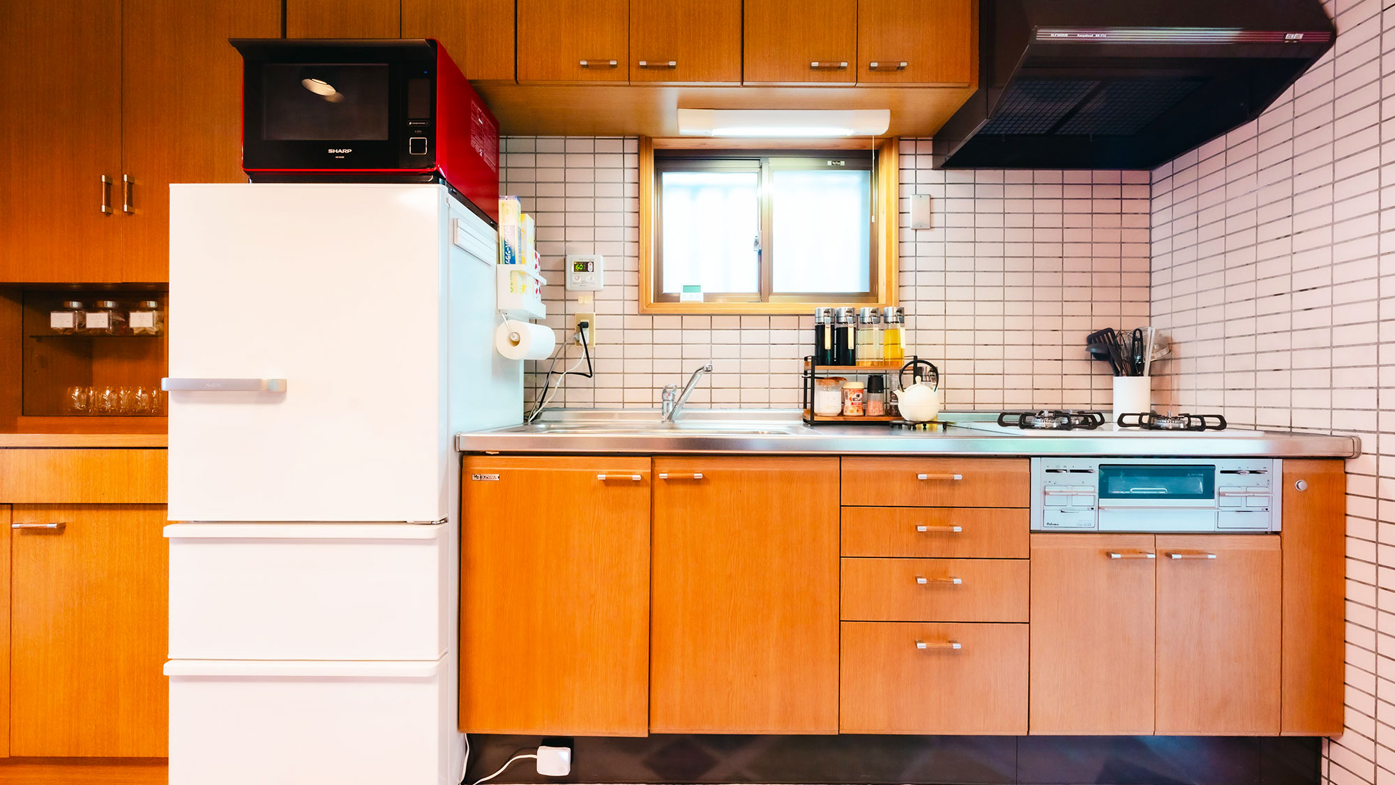 【LuluTerrace】冷蔵庫に阿蘇の炭酸水と水、冷凍庫にジャージー牛乳アイスクリームをご用意。