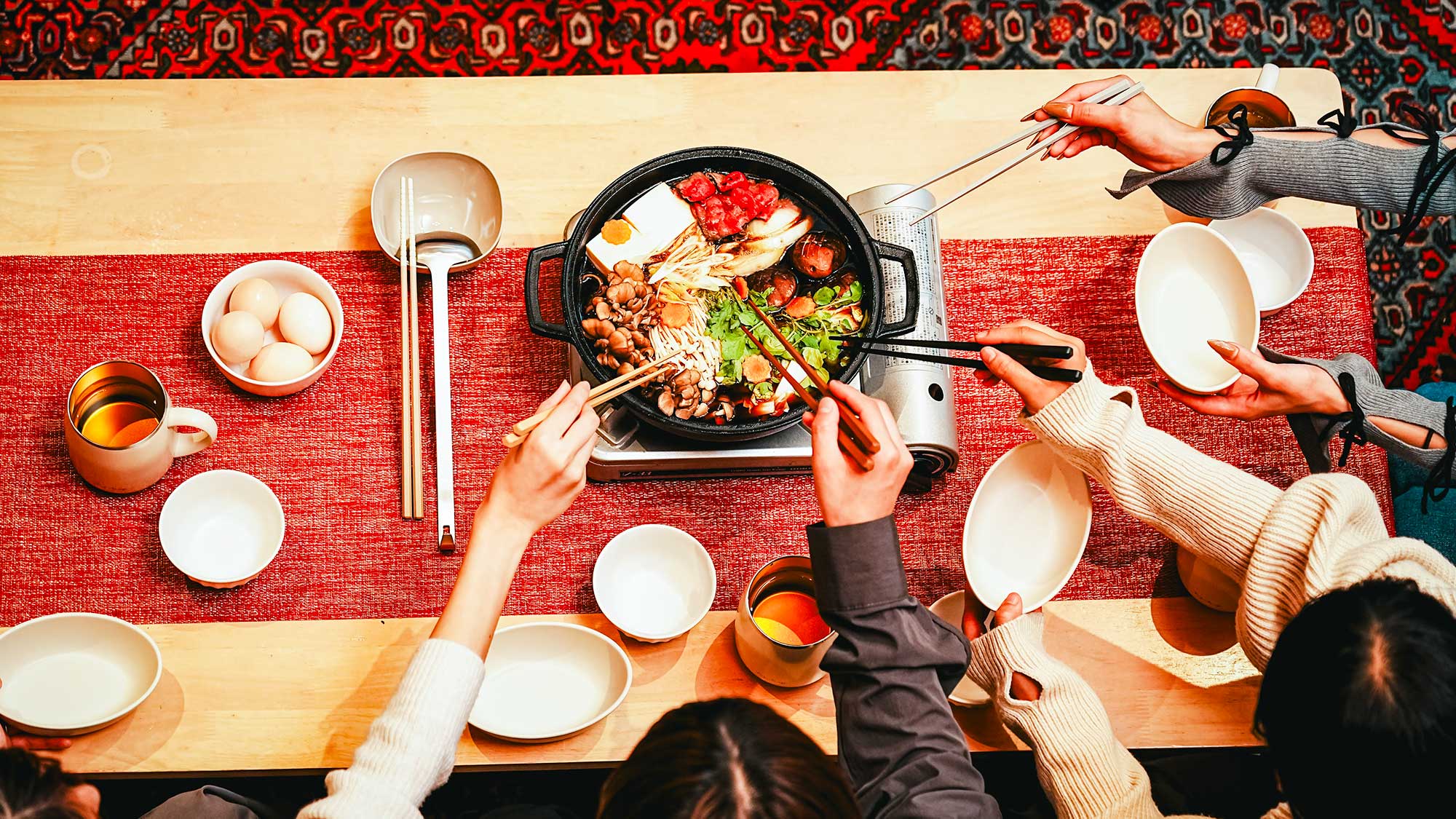 【ご夕食／すき焼き】本格的な放牧あか牛のすき焼きが完成！お腹いっぱいお召し上がりください♪