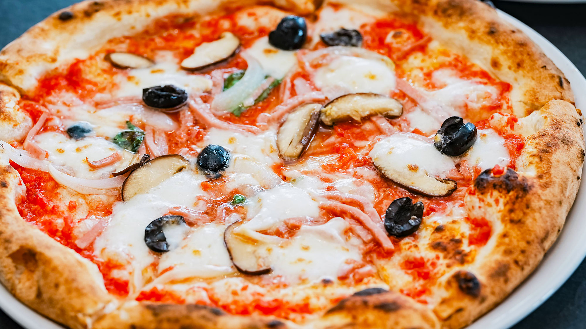 【周辺観光】焼き立てのパリッとした生地にチーズが絡み、ほっぺもとろける美味しさです。