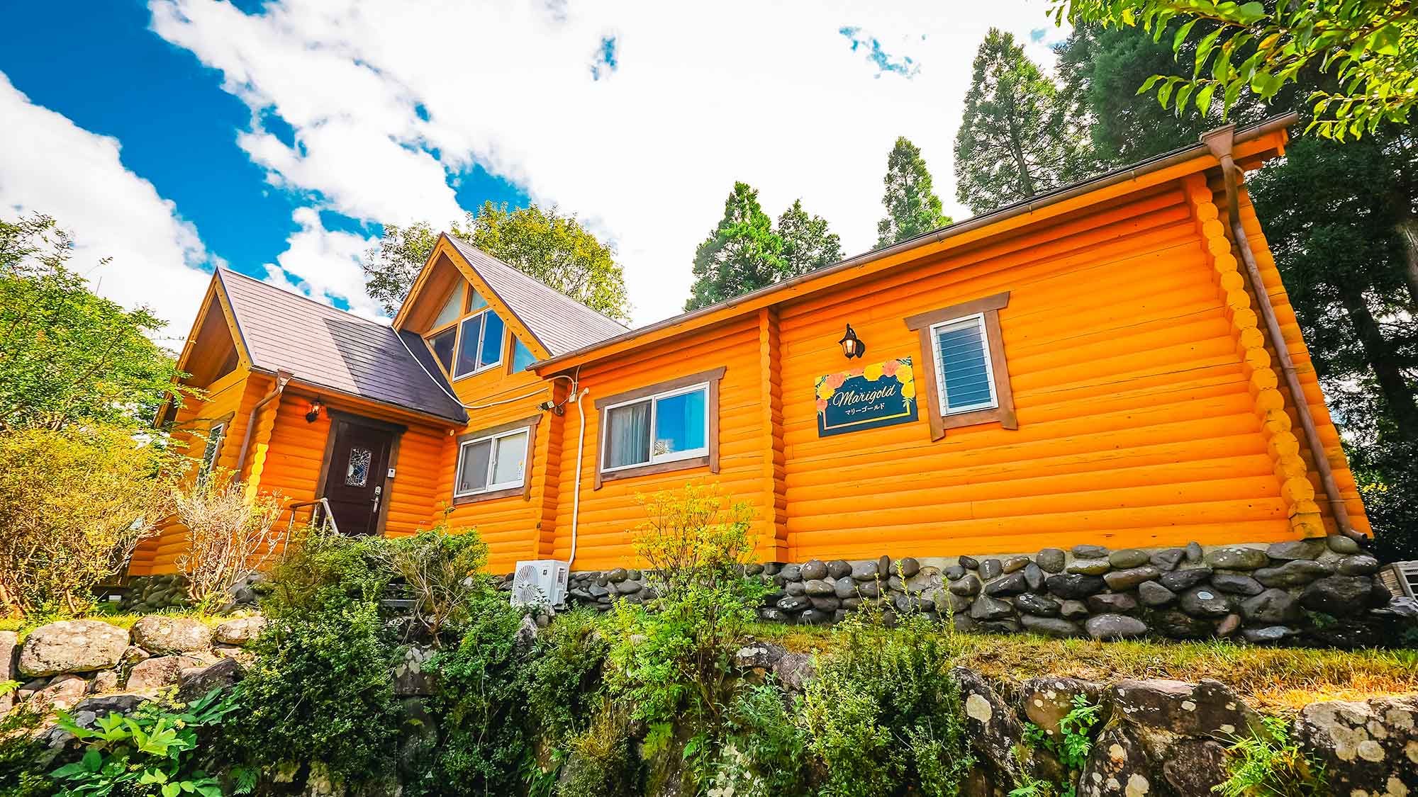 【Marigold】2024年10月にリニューアルオープン！10人まで泊まれる大型ログハウスです。