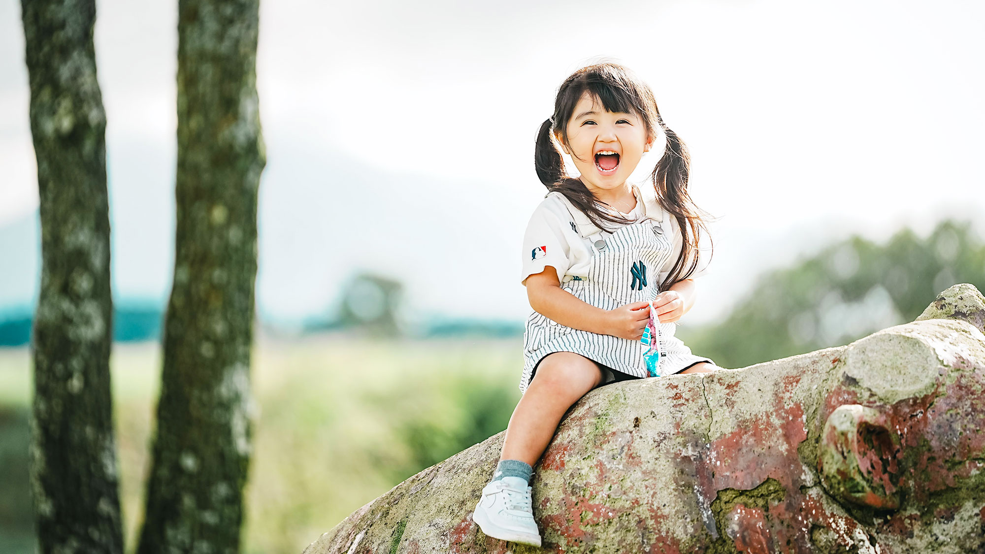 【周辺観光】広々とした敷地内にはお子様も楽しめる遊具が備わっています。大自然の中で楽しく遊べます♪