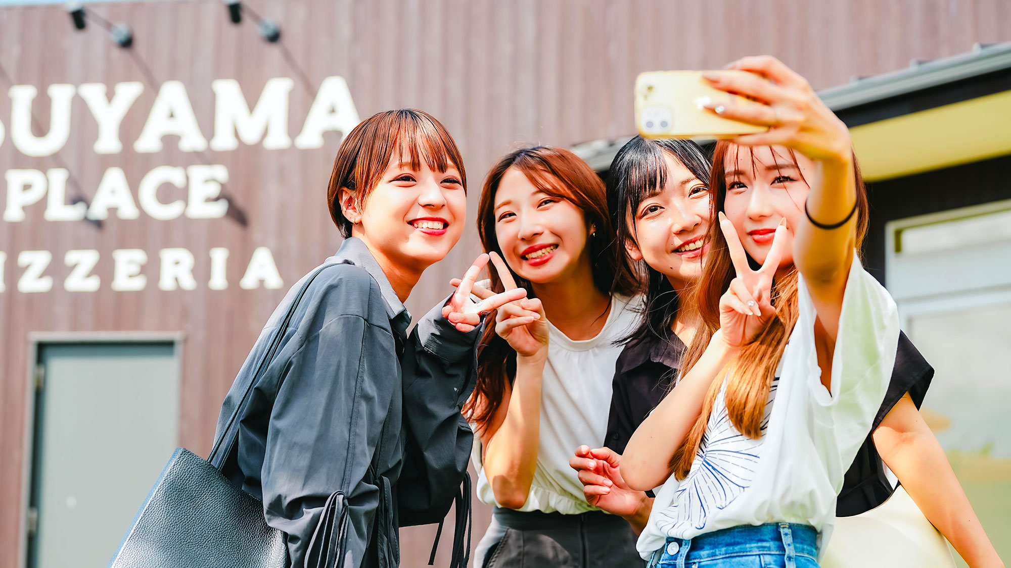 【周辺観光】温もりを感じるおしゃれな外観をバックに記念写真はいかがですか♪