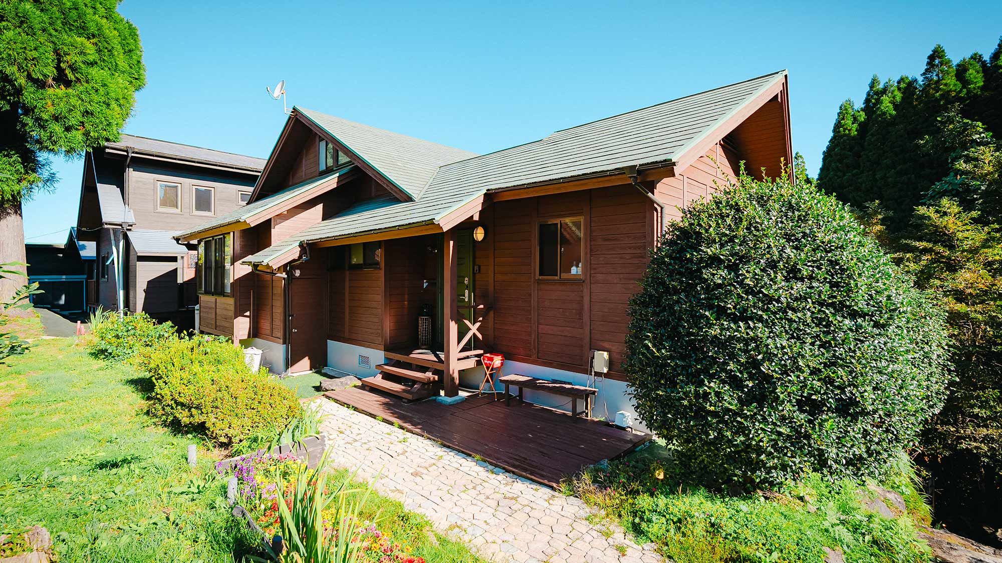 【LuluTerrace】木のぬくもりたっぷりの広々としたメゾネット式コテージです。