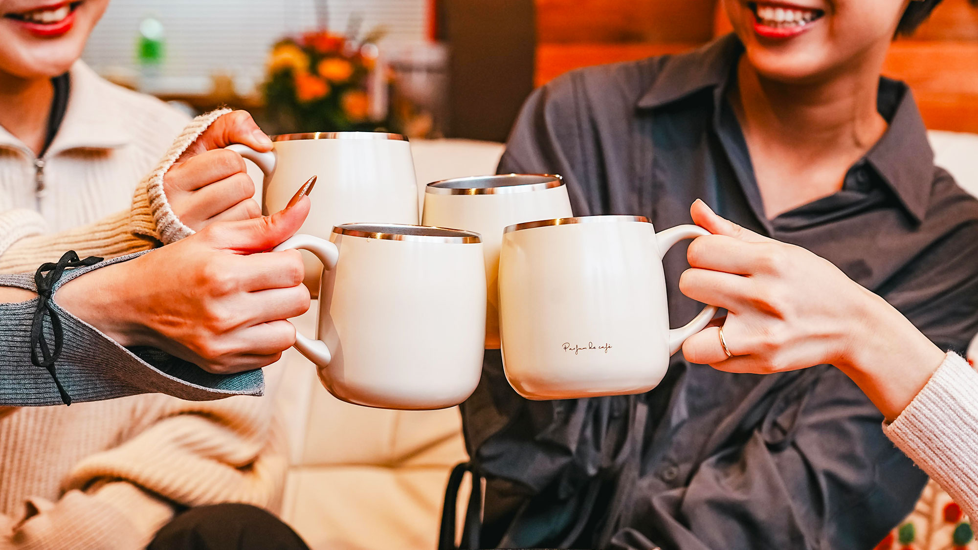【ご夕食／すき焼き】お持ち込みいただいたジュースやお酒も食事と一緒にお楽しみください。