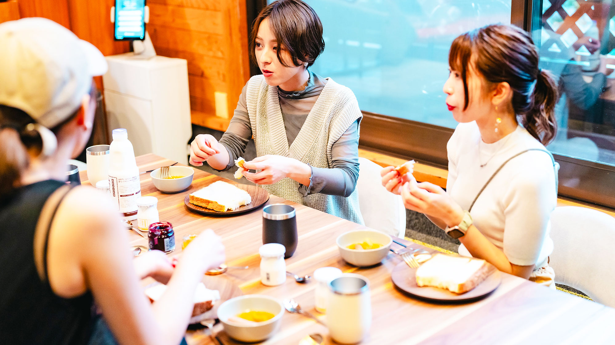 【ご朝食】ふわふわのパンと身体が喜ぶ朝ごはんで会話も弾みます。