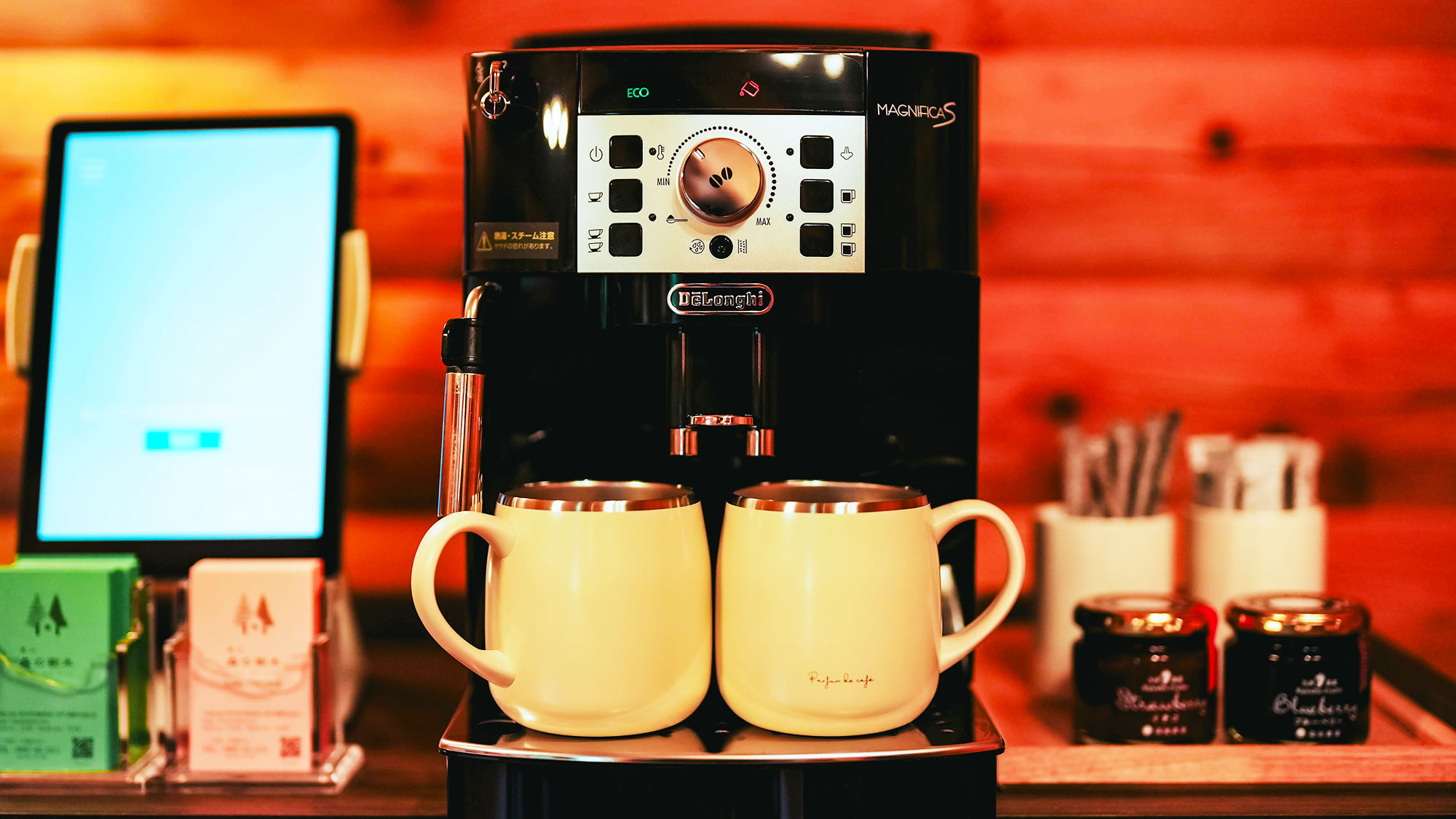 【Marigold】デロンギのコーヒーマシン。本格的な珈琲をお楽しみいただけます。