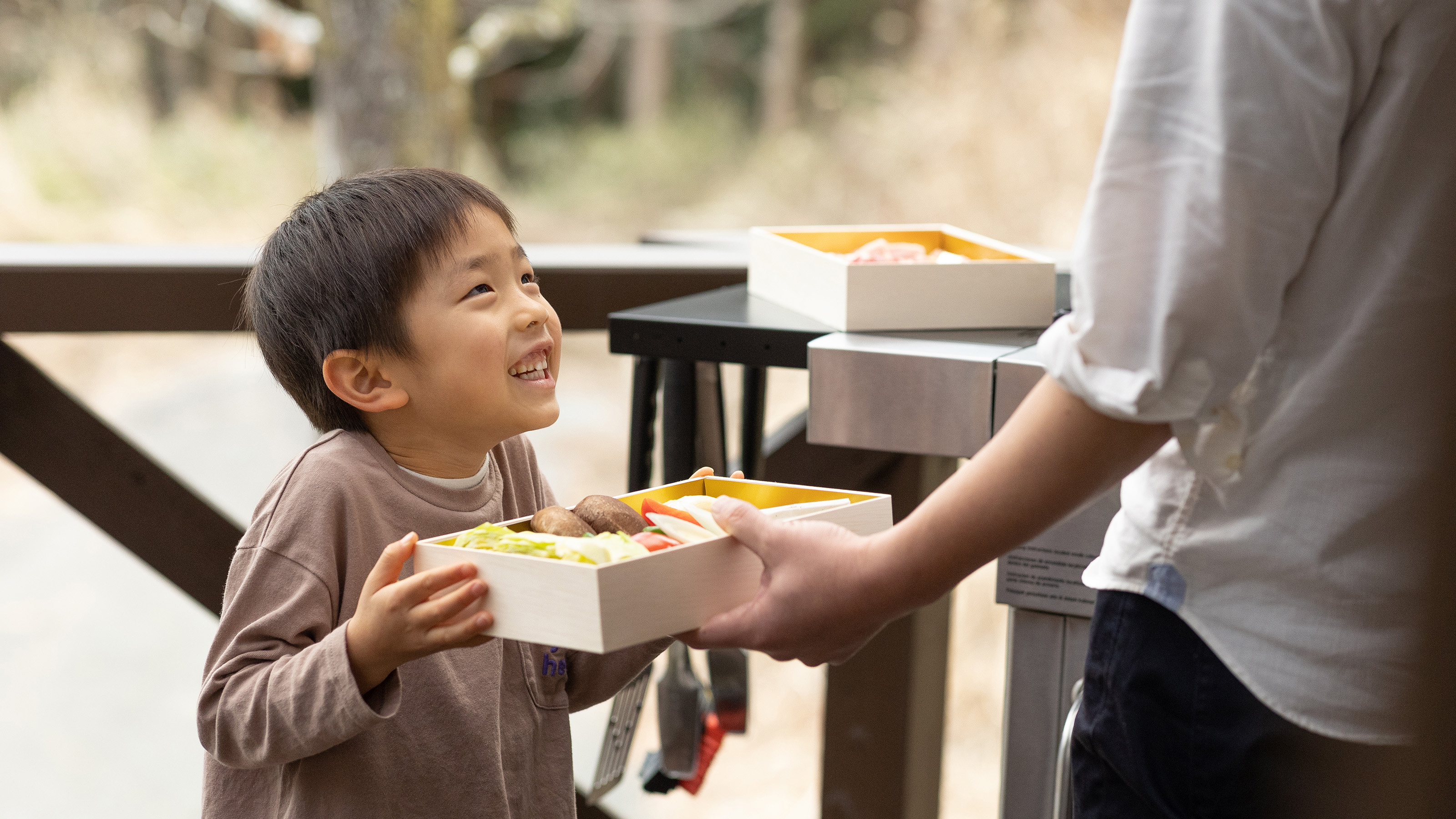 【ご夕食／BBQ】今日は僕もパパのお手伝い、頑張るぞ！