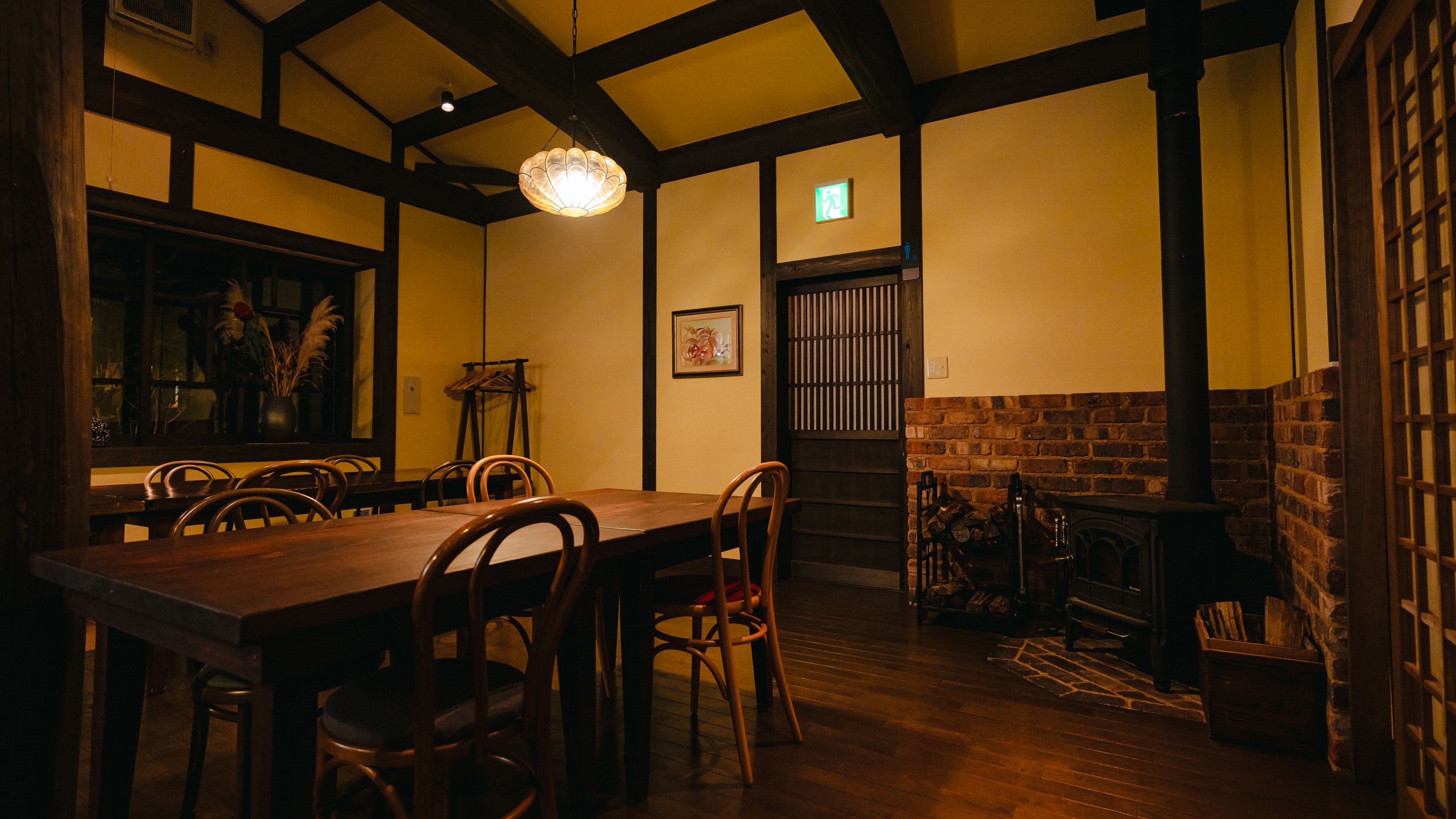 【雲雀でのご夕食】歴史を感じる落ち着いたお部屋で、手の込んだ和食をお楽しみください。