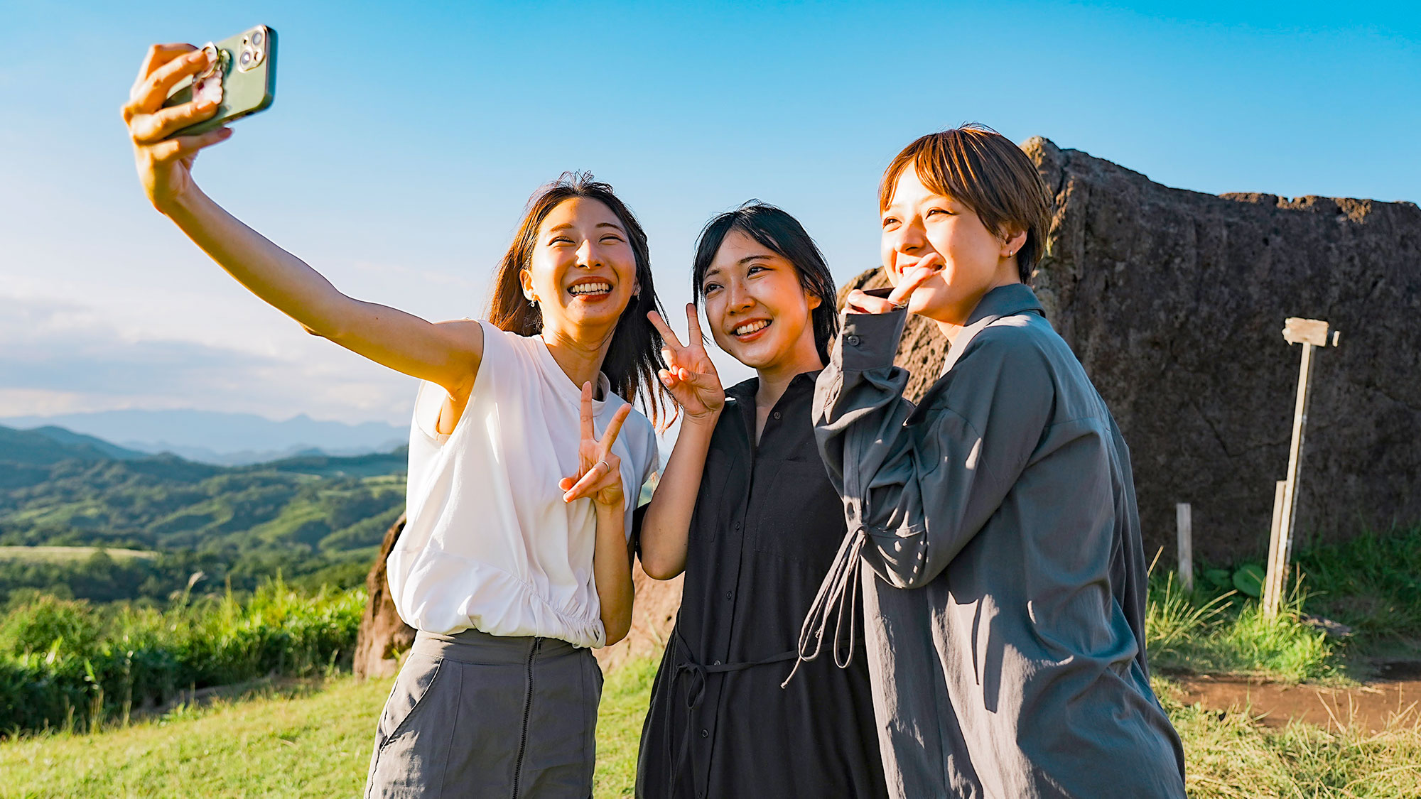 【周辺観光】大きな石と絶景をバックにパシャリ★忘れられない思い出になります。