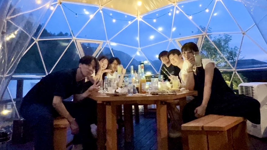 【3名様以上がお得！】《グループ割 15％OFF》ドリンク飲み放題！温泉付グランピング＜1泊2食＞