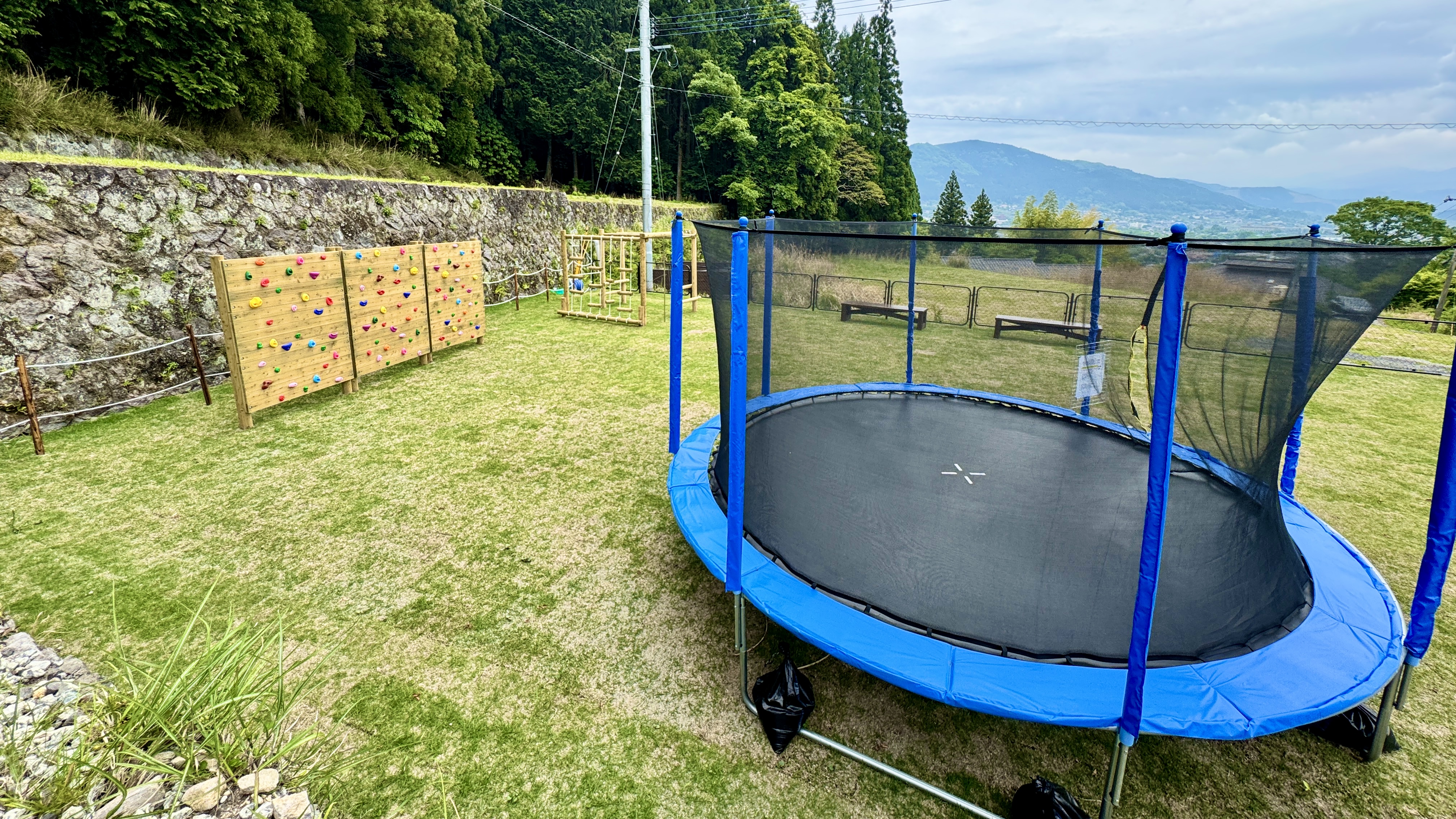 新設された「風の響きひろば」でワイワイ遊んで、お子様も大はしゃぎ♪