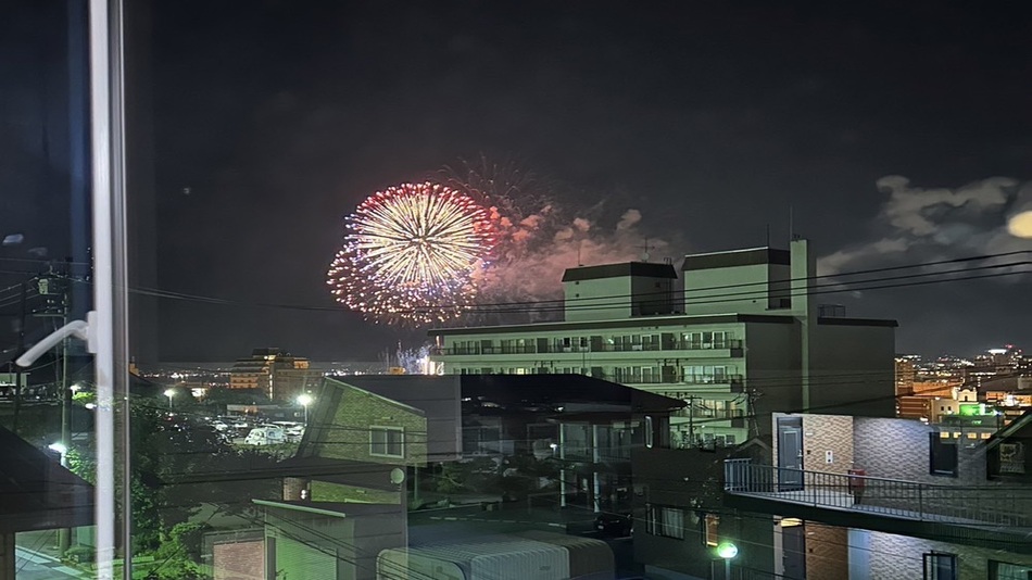 お部屋から見える花火