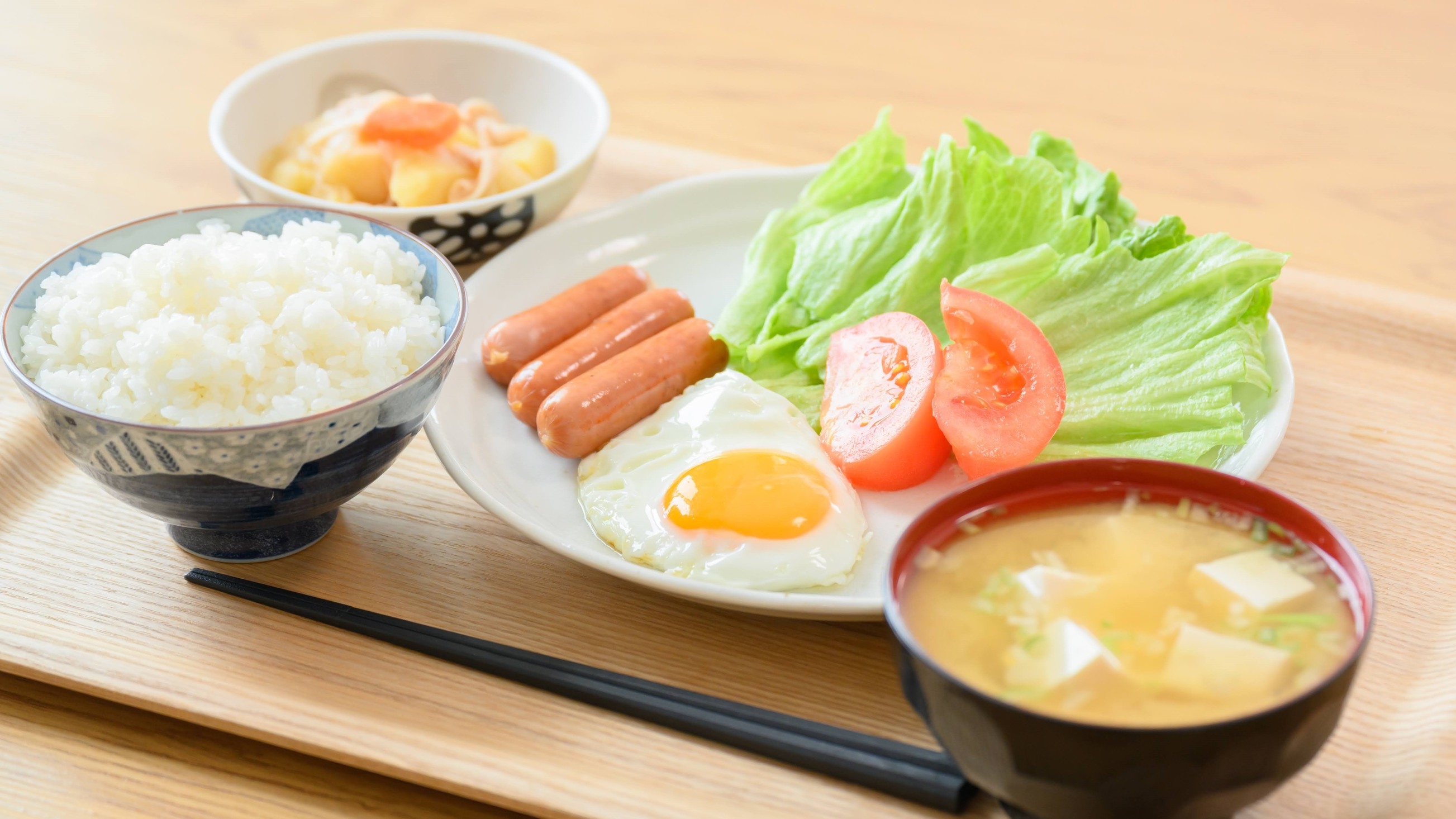 【朝昼夕3食付き】食事の心配不要★全室スマートテレビ＆冷暖房完備で長期滞在におすすめ