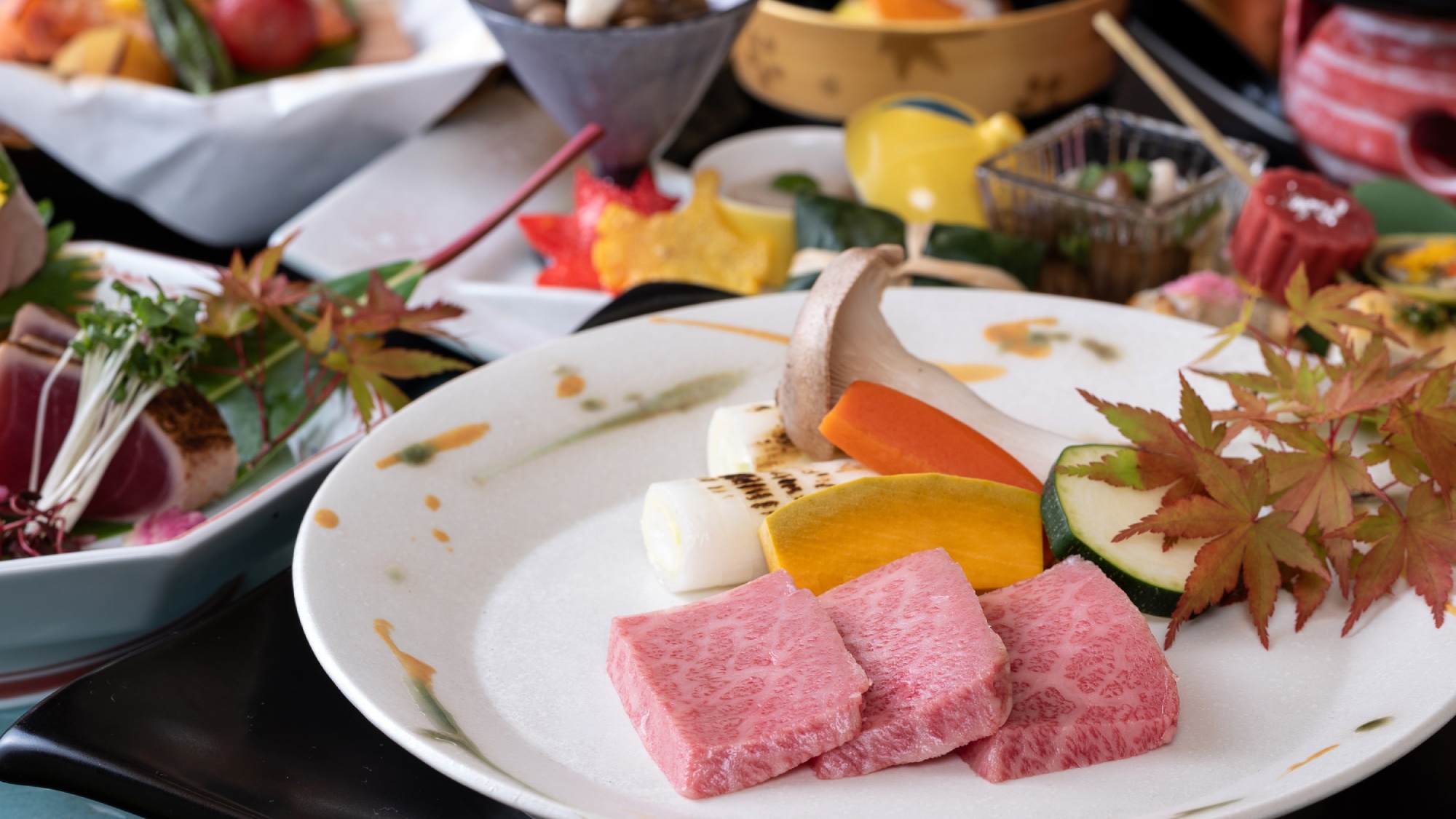 【秋限定/1泊2食】〜水面に映る彩り豊かな紅葉とともに味わう秋の味覚＜A5飛騨牛使用の会席料理＞