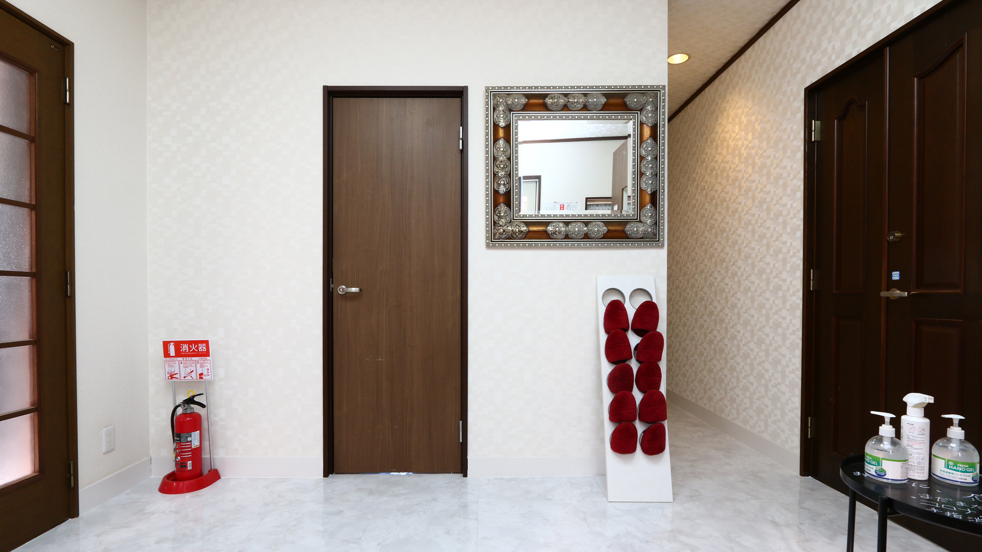 本館【1階】玄関＊