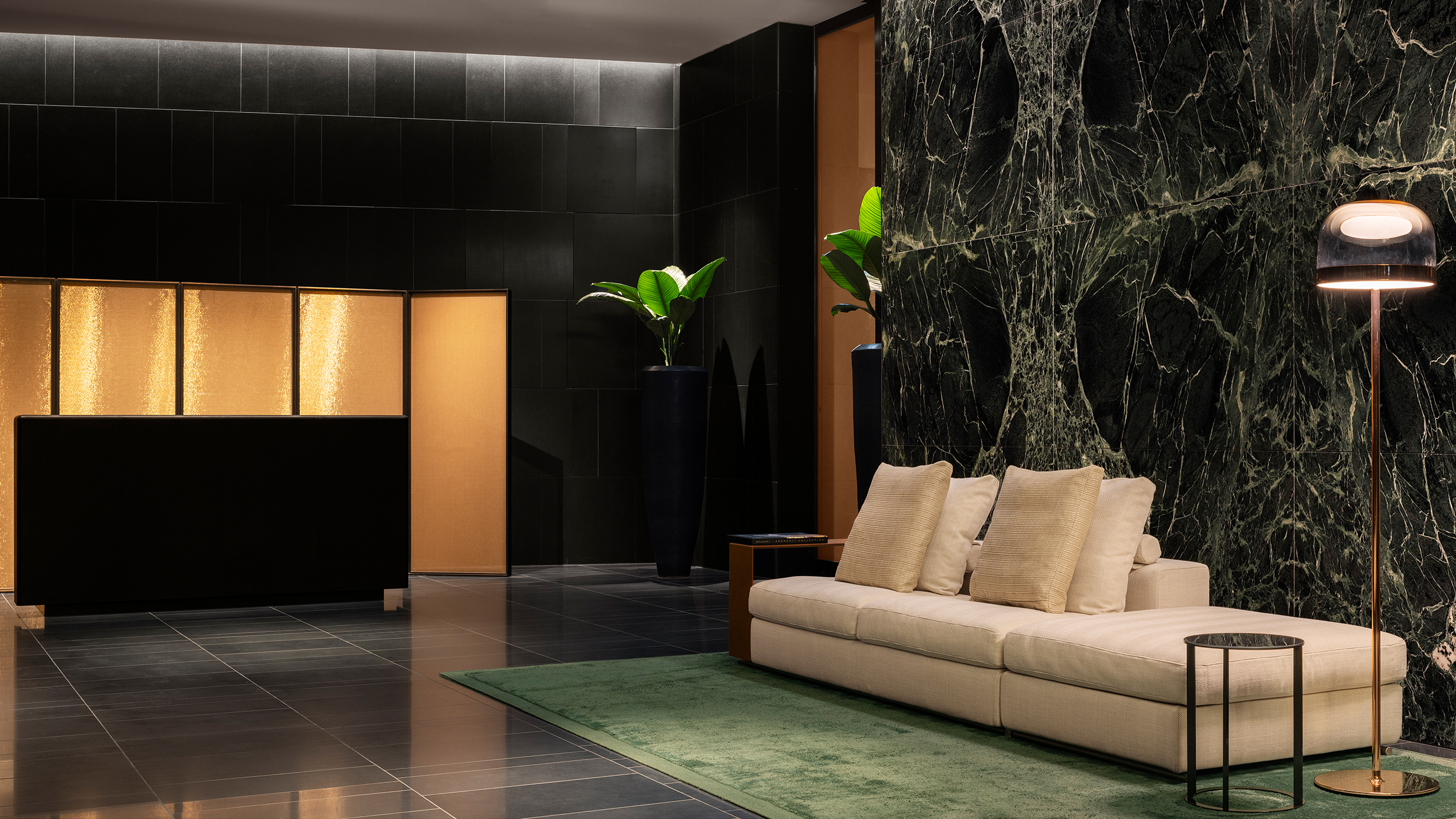 グラウンド ロビー