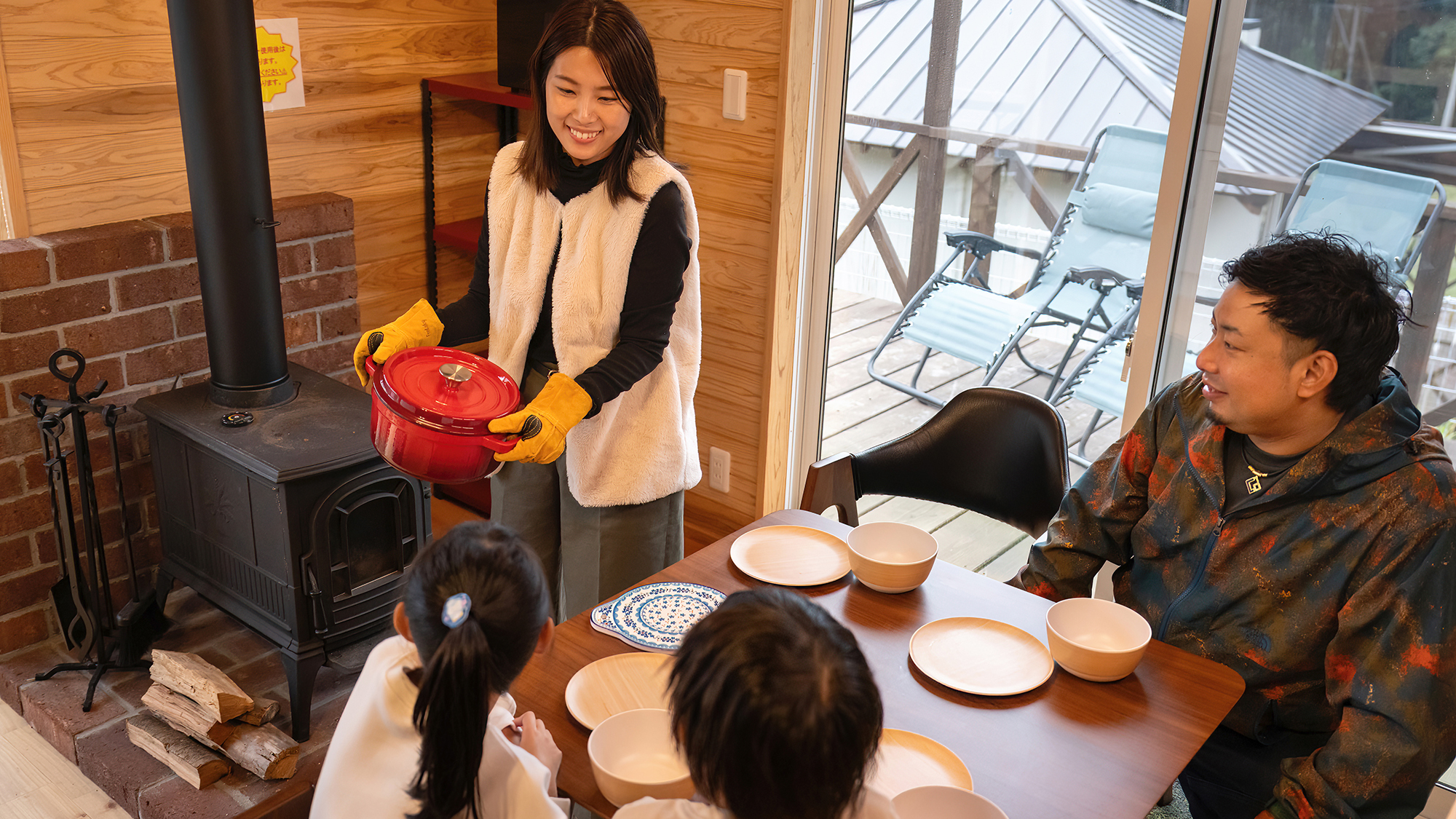 寒い冬は、食材持ち込みであったか鍋料理も♪それぞれのスタイルで自由にお過ごしいただけます。