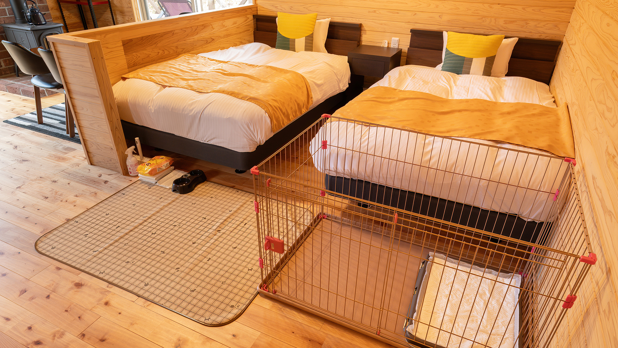 【ガーデンヴィラ】ワンちゃん用設備も充実。夜も飼い主さんのベッドのそばでお休みいただけます。