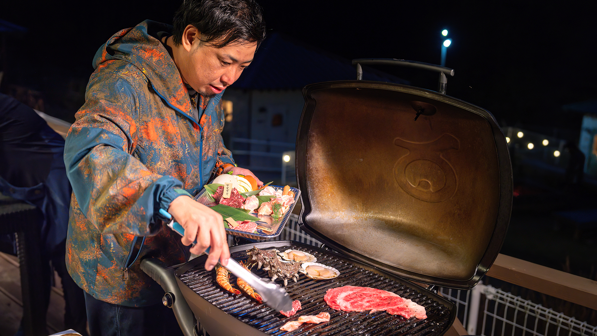 パパの腕の見せ所！火力調整ができるBBQグリルなので、焦がす心配なく美味しく焼き上げます♪