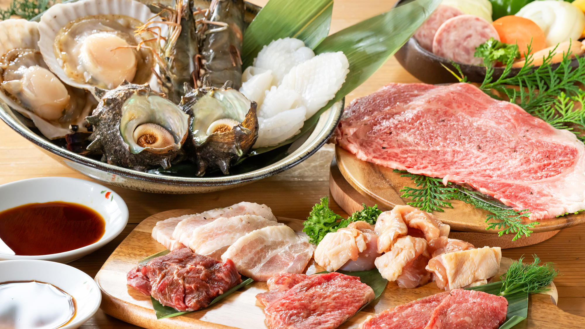 【夕食BBQ：スタンダード】長崎を味わうなら、お肉も海鮮も両方！地元焼肉店の厳選和牛などをご用意。
