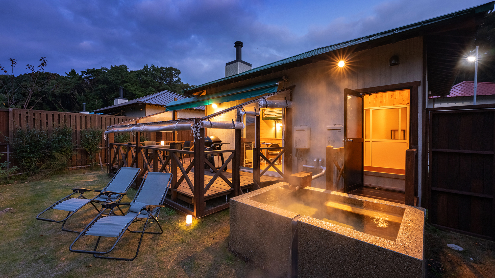 【エグゼクティブヴィラ】夜の静寂に包まれるプライベードヴィラ。天然温泉でごゆるりと