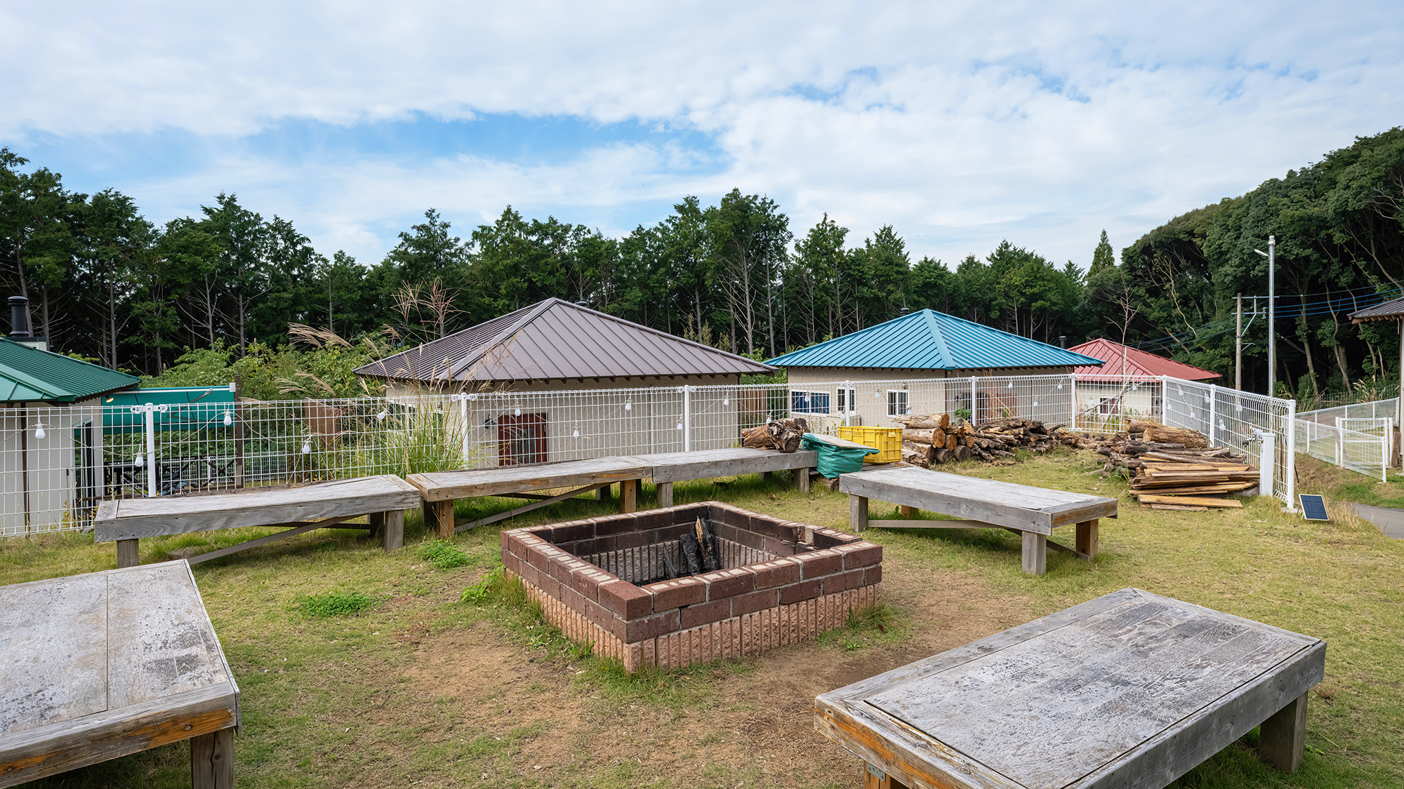 共用スペースにて、不定期にキャンプファイヤーも開催！パチパチとした音・揺らめく炎に癒されます。