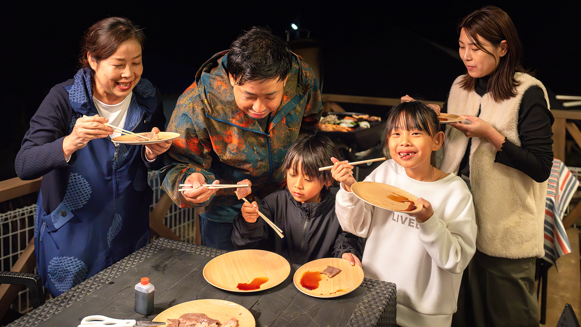みんなで食べればもっと美味しい♪焼きたてお肉をたっぷりお召し上がりください！