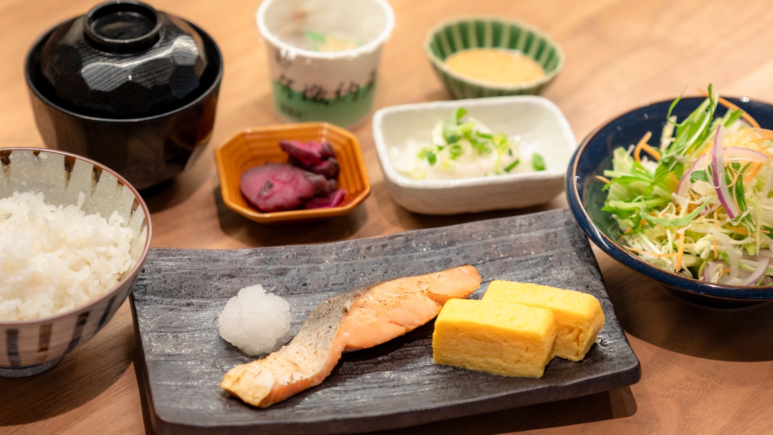 毎朝５種類から選べる朝食（和定食）