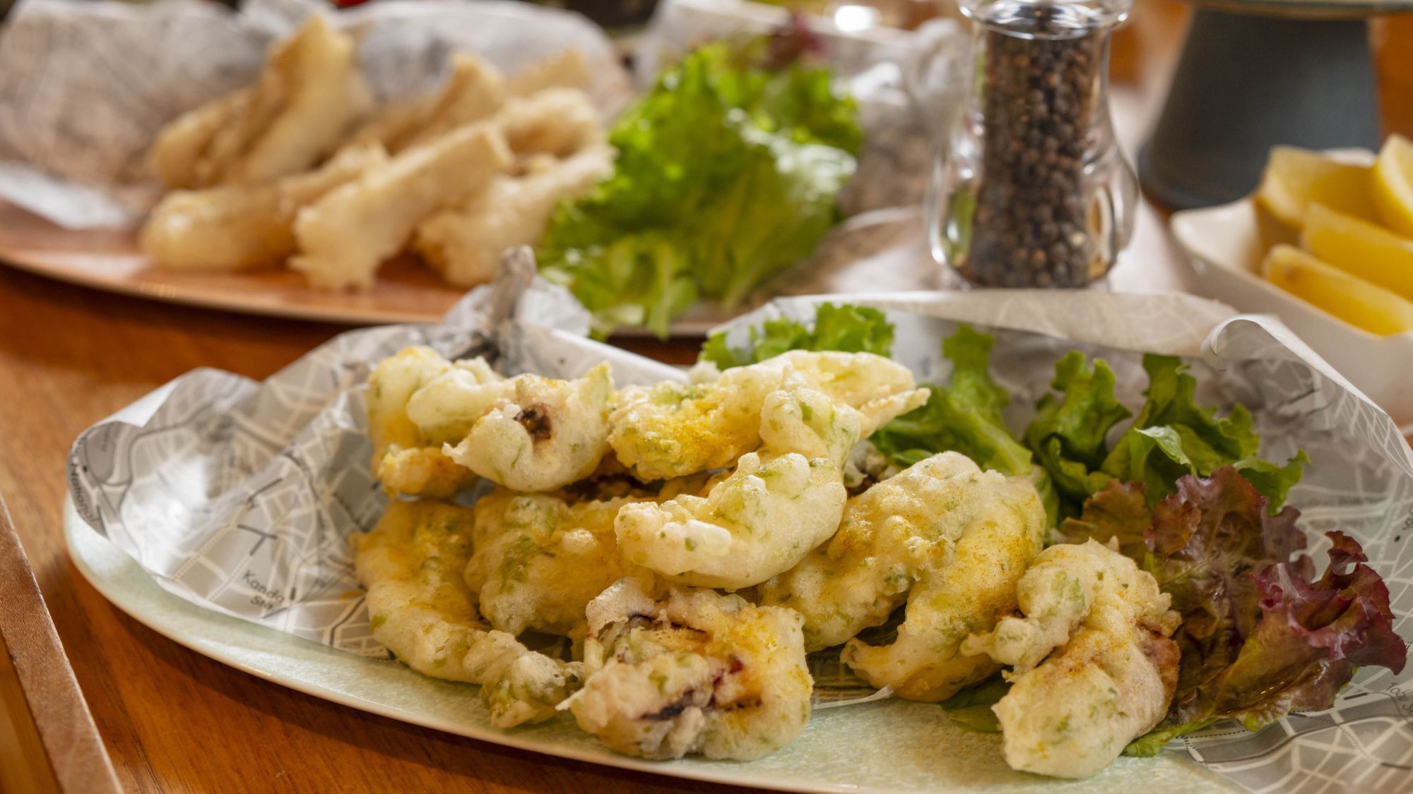 カラッと揚げた季節野菜とシンイカのフリット（アンティパストワゴンより）