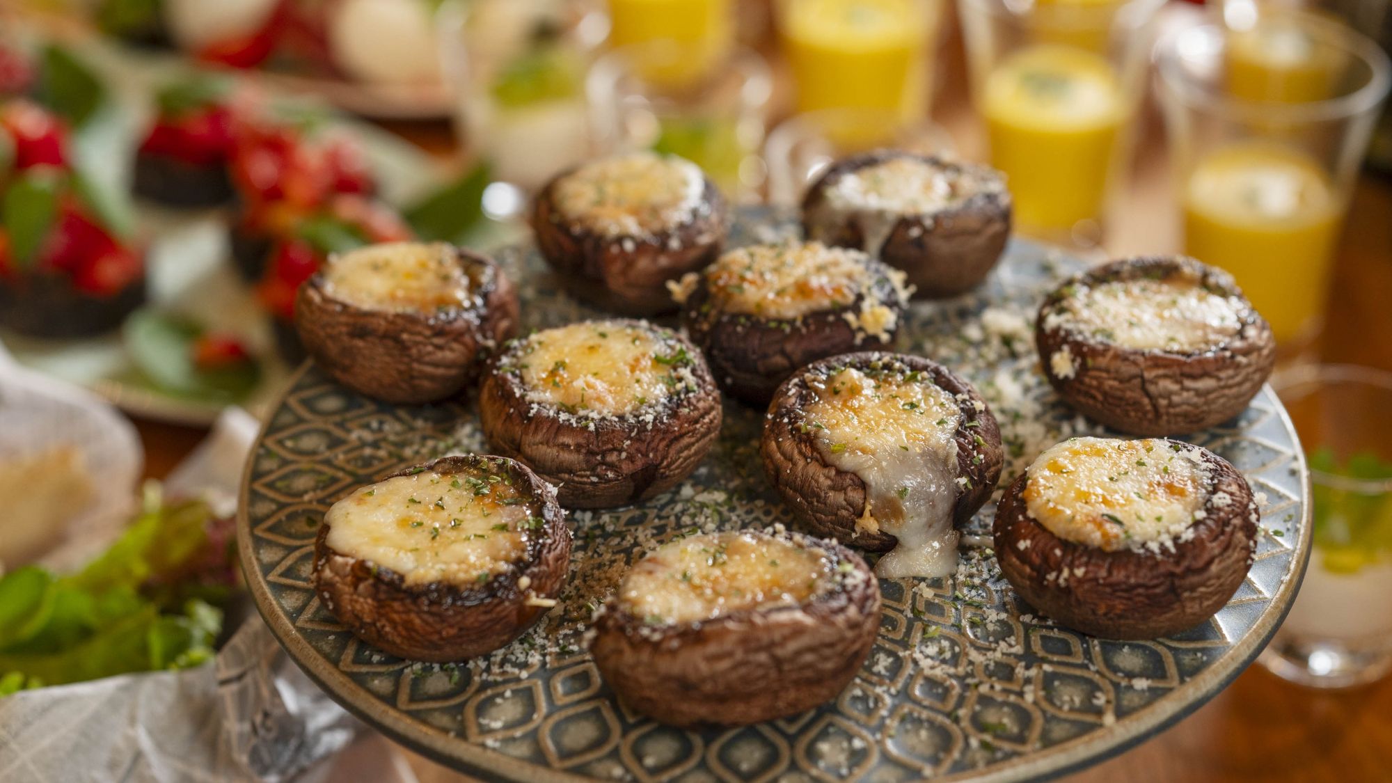 マッシュルームのピザ風オーブン焼き（アンティパストワゴンより）