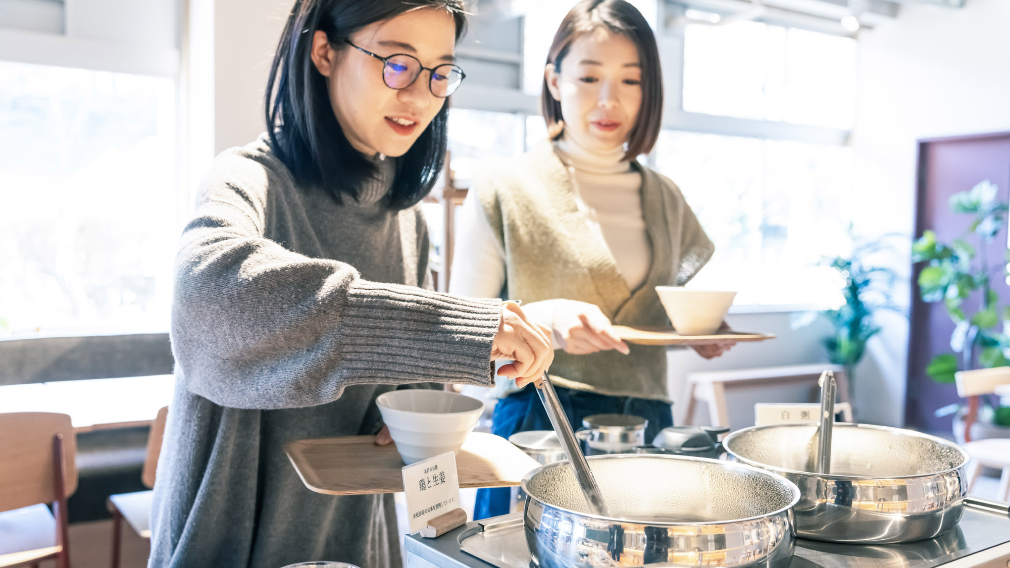 朝の光の中、自分のペースで楽しむETOWAの朝ごはん。