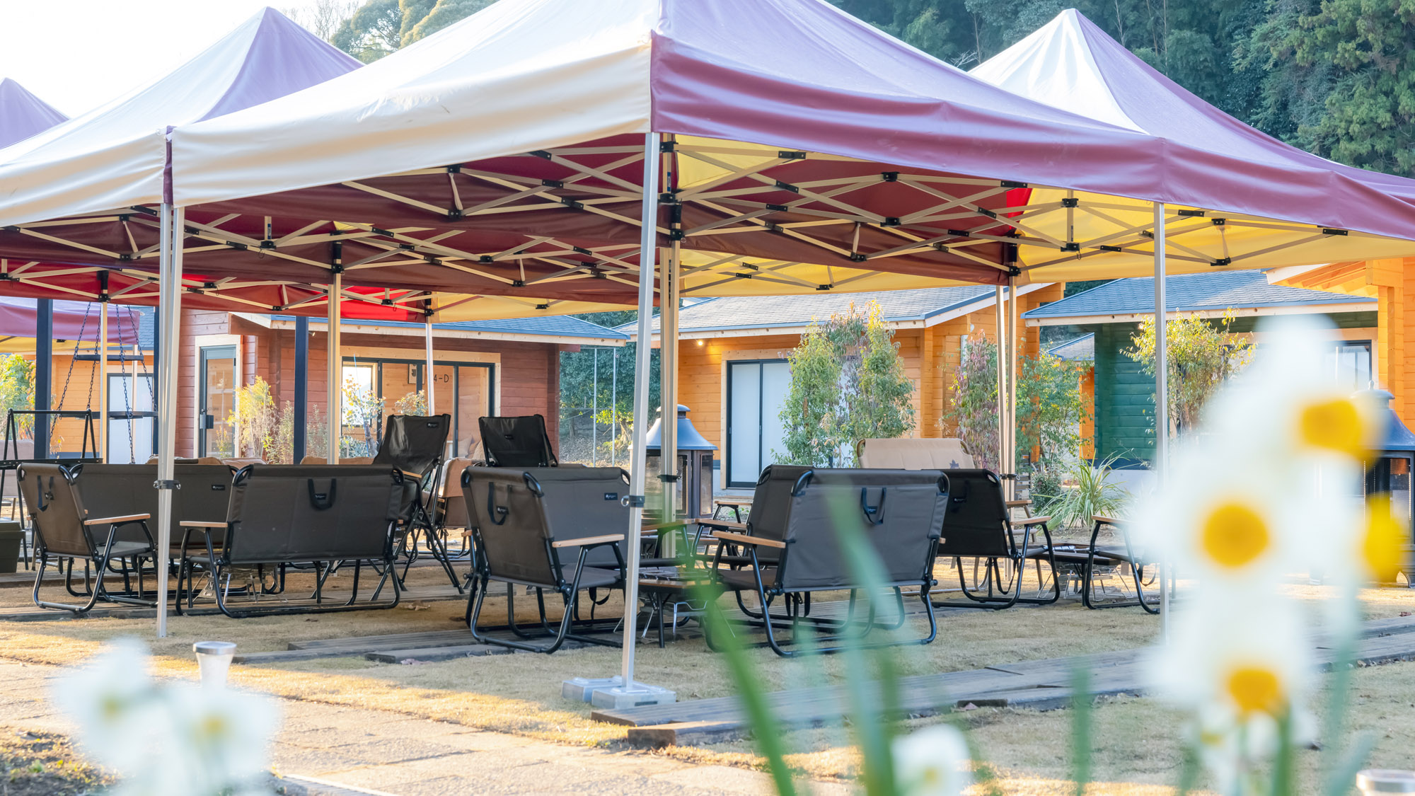 屋外で気軽に楽しめるBBQサイト。全天候型のテント完備で、ファミリーにも安心。