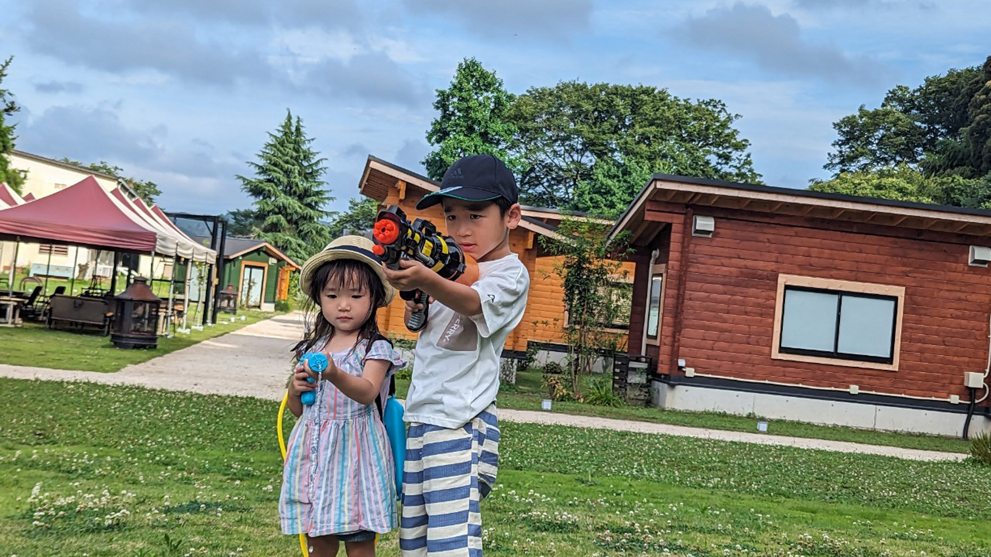 水鉄砲で大はしゃぎ！夏休みの思い出づくりにぴったり。