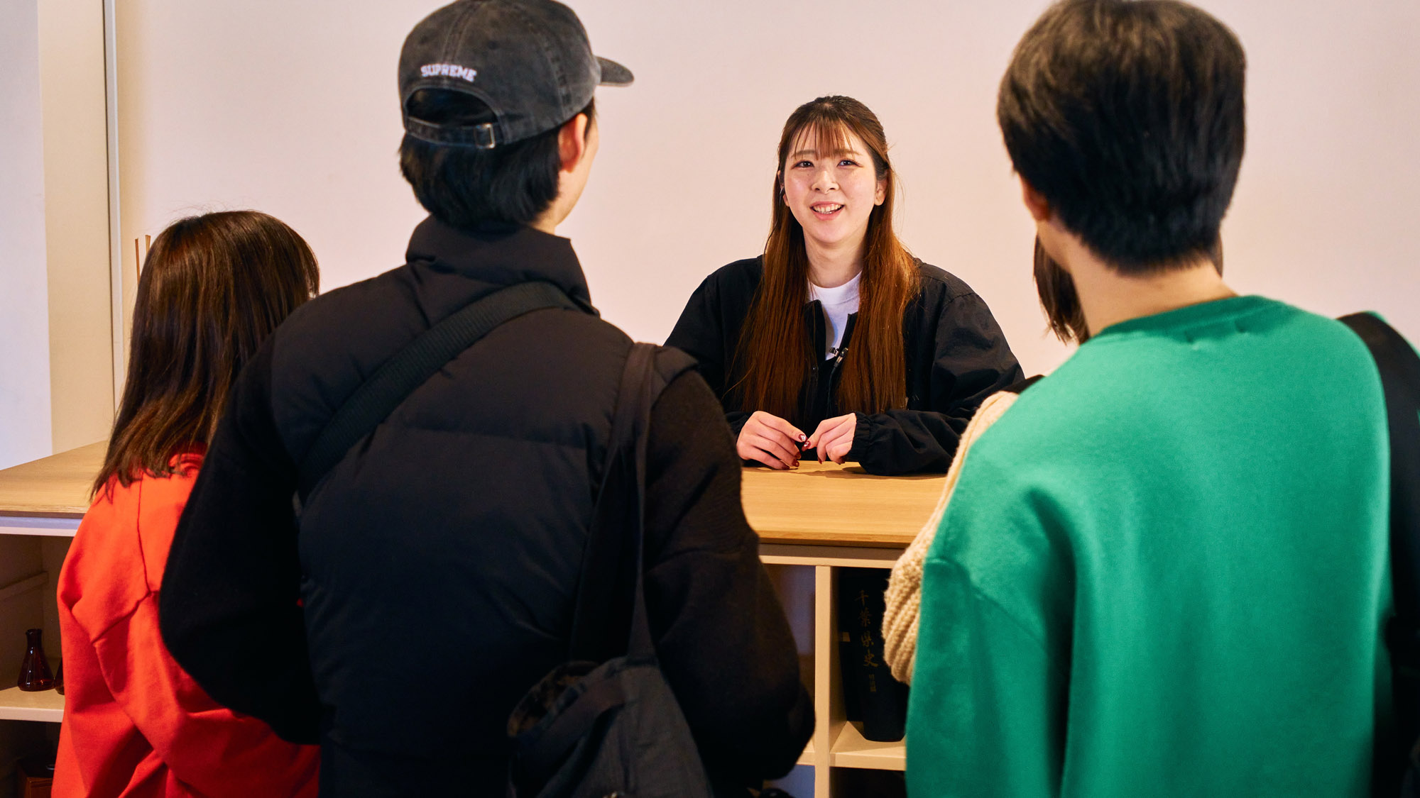 笑顔のチェックインでお出迎え。ここから始まるワクワクの滞在体験。