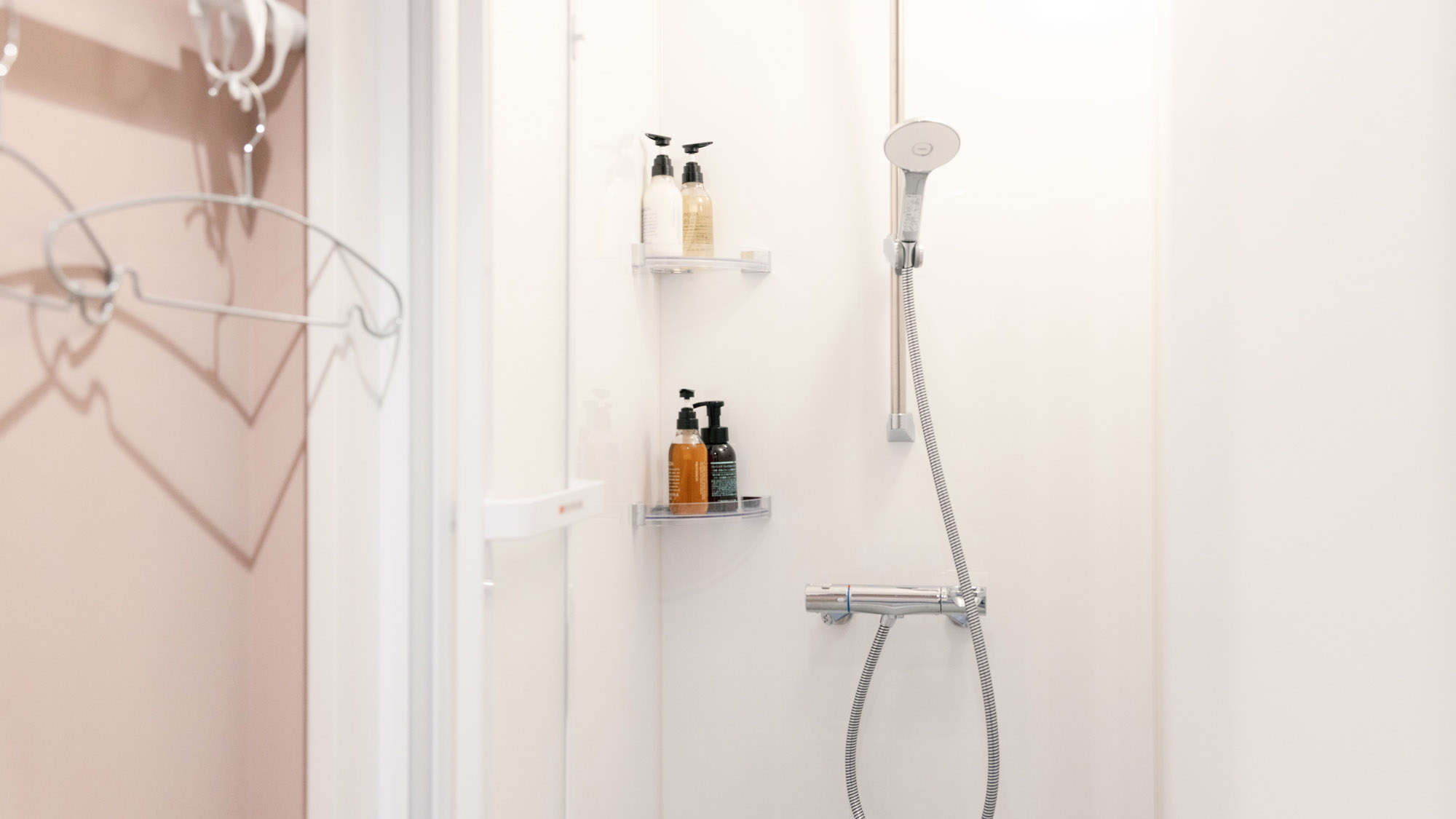 快適なシャワールームで、アウトドア後のリフレッシュタイムを。