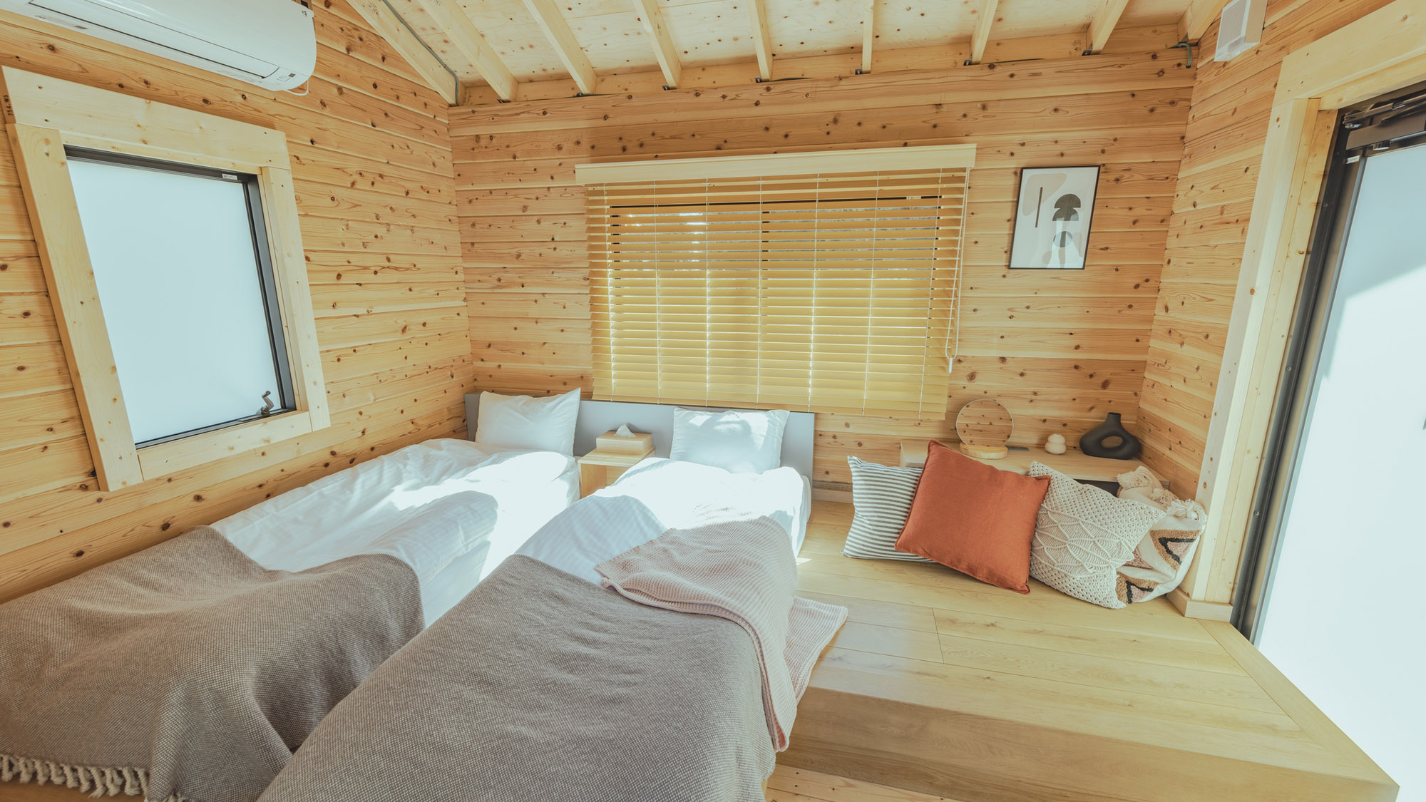 【2beds cabin】木のぬくもりあふれる空間で、非日常を楽しむ癒やしのひととき。