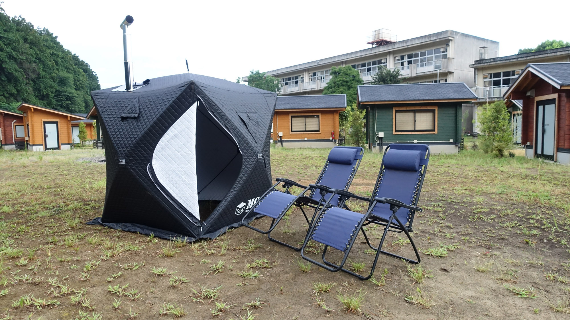 アウトドアで楽しむテントサウナ。非日常のリラックスタイムを満喫できます。