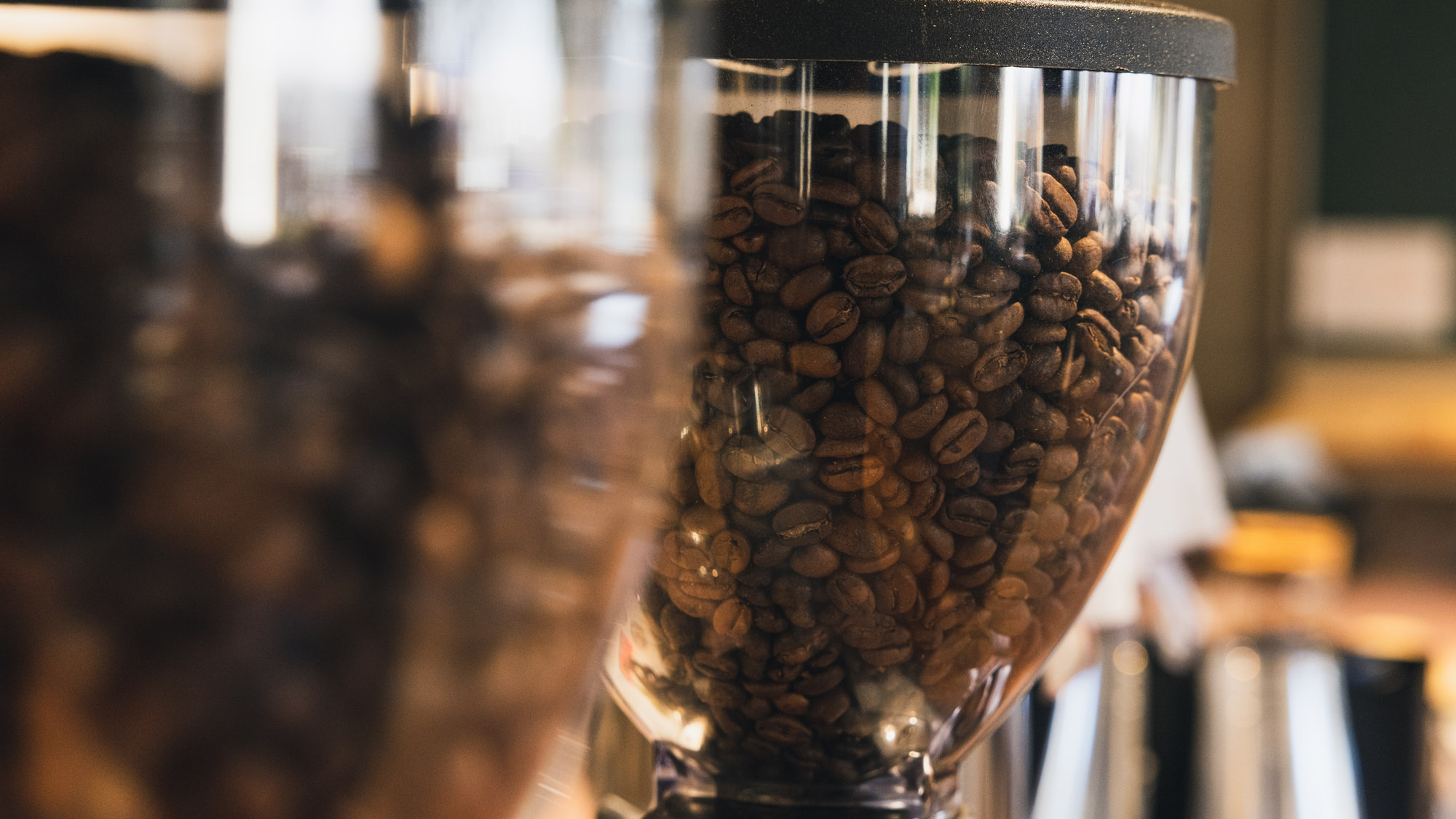 地元コーヒーショップがその場で淹れる本格ドリップコーヒー（有料）