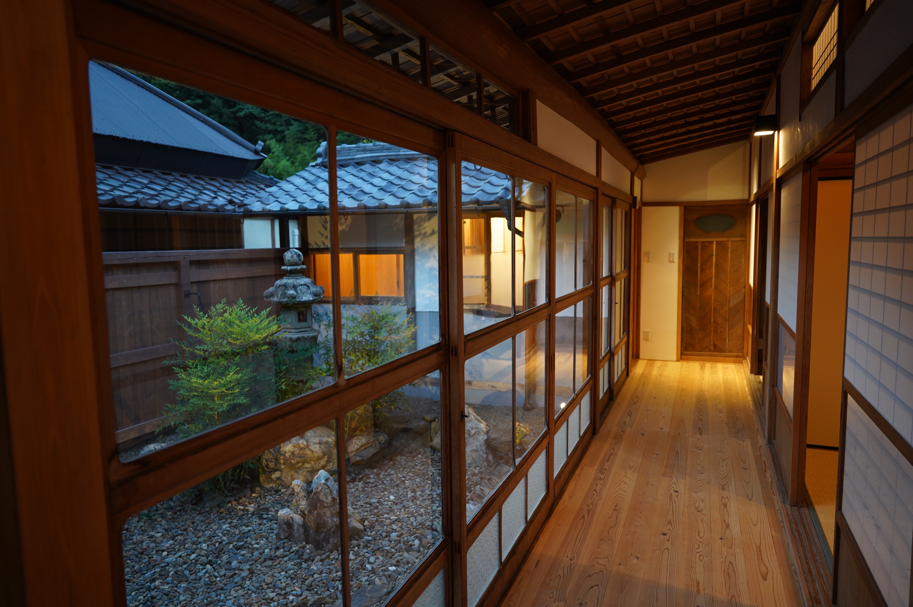離れ
