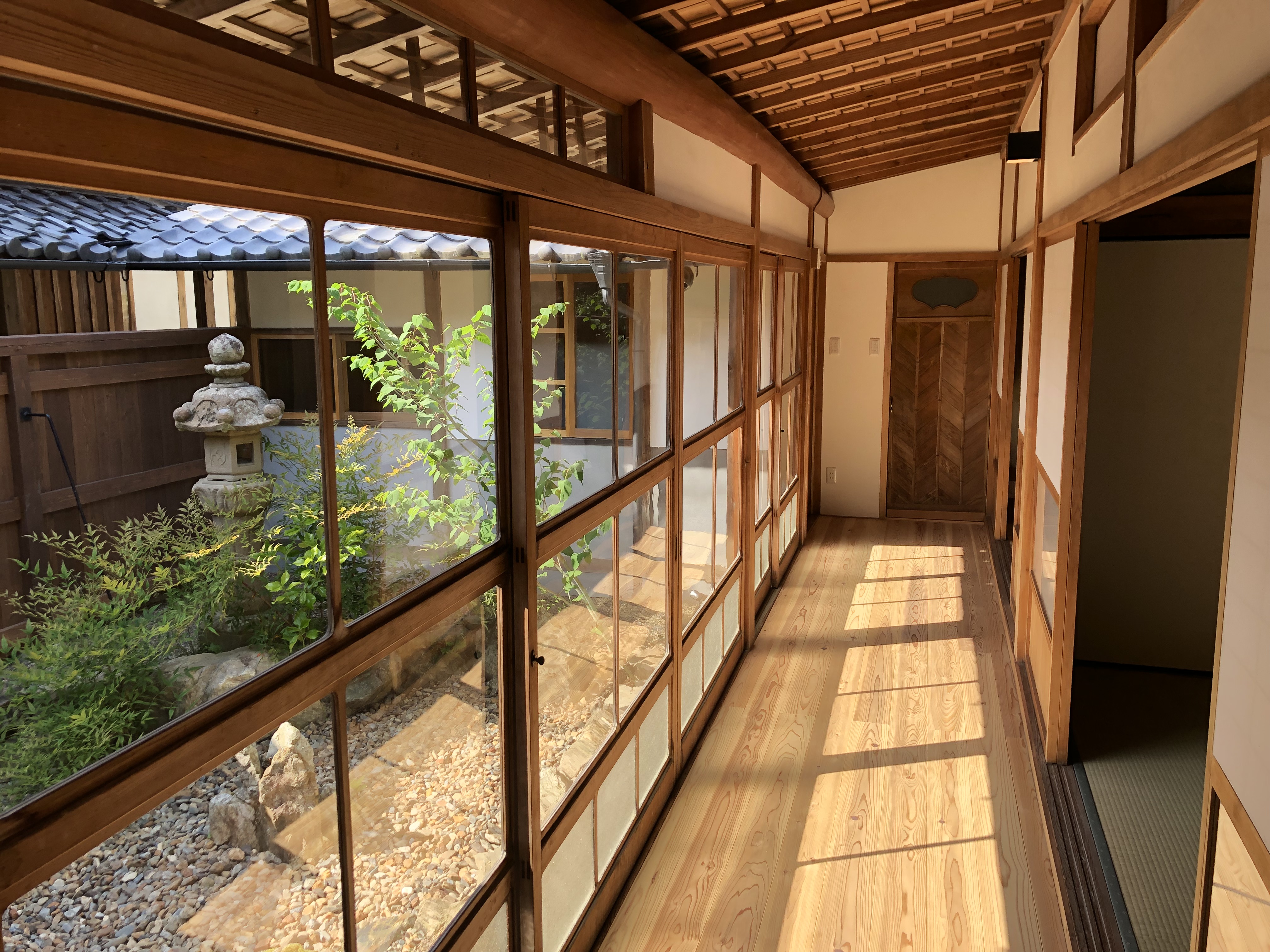 離れ