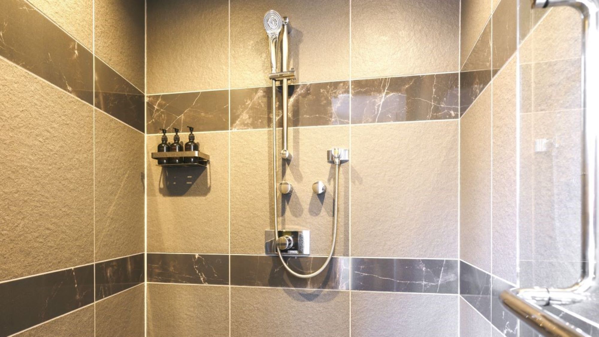 Premier－dome A B(シャワーブース)