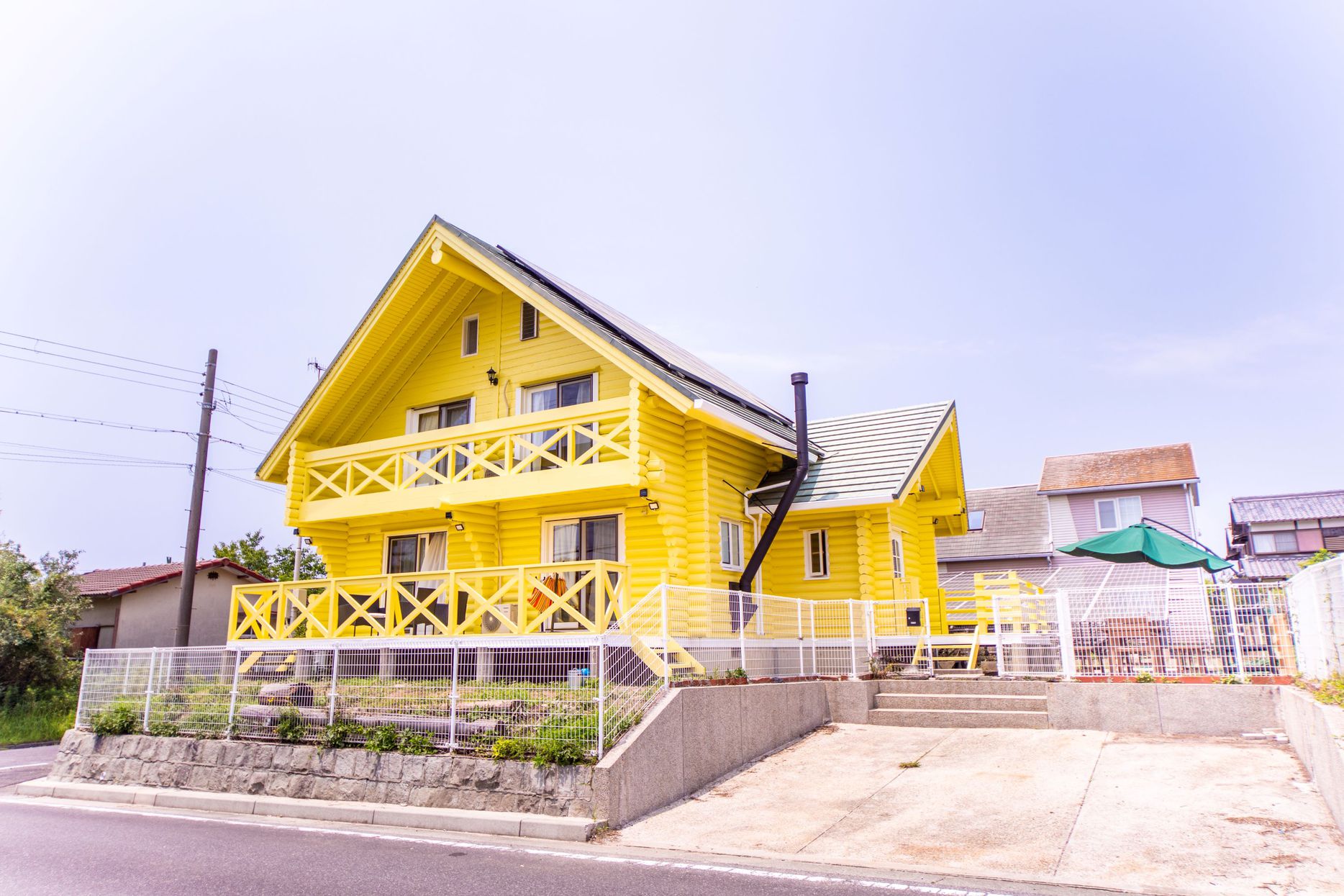 【別荘貸切り】庭でBBQが楽しめてペットと泊まれる黄色いログハウス一軒家_洲本市五色